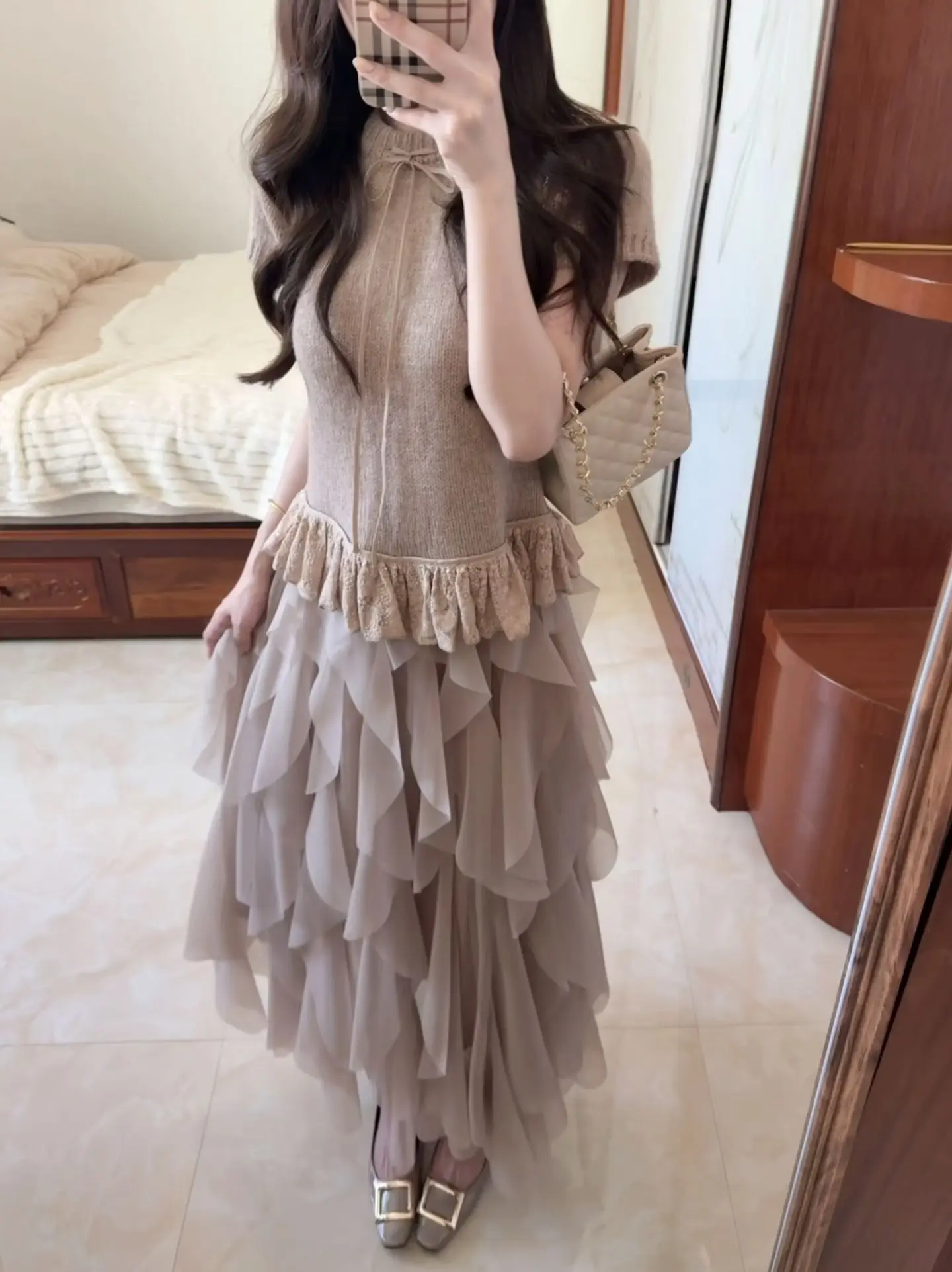 Lace Splicing Knot T-Shirt Women's Knitted Summer Gentle Style Half Skirt Mesh Two-Piece Set High Waist Breathable Lightweight
Lace Splicing Knot T-Shirt Women's Knitted Summer Gentle Style Half Skirt Mesh Two-Piece Set High Waist Breathable Lightweight
