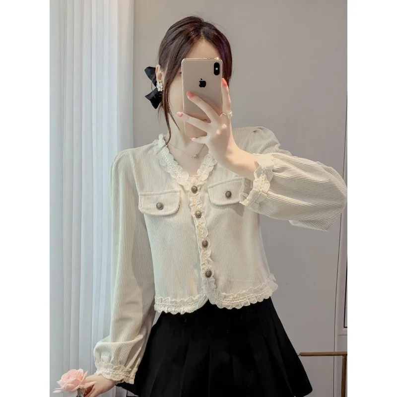 Женская кружевная рубашка с v-образным вырезом и длинными рукавами и вышивкой, весна-осень 2022, новое короткое пальто во французском стиле ретро, топ
Женская кружевная рубашка с v-образным вырезом и длинными рукавами и вышивкой, весна-осень 2022, новое короткое пальто во французском стиле ретро, топ