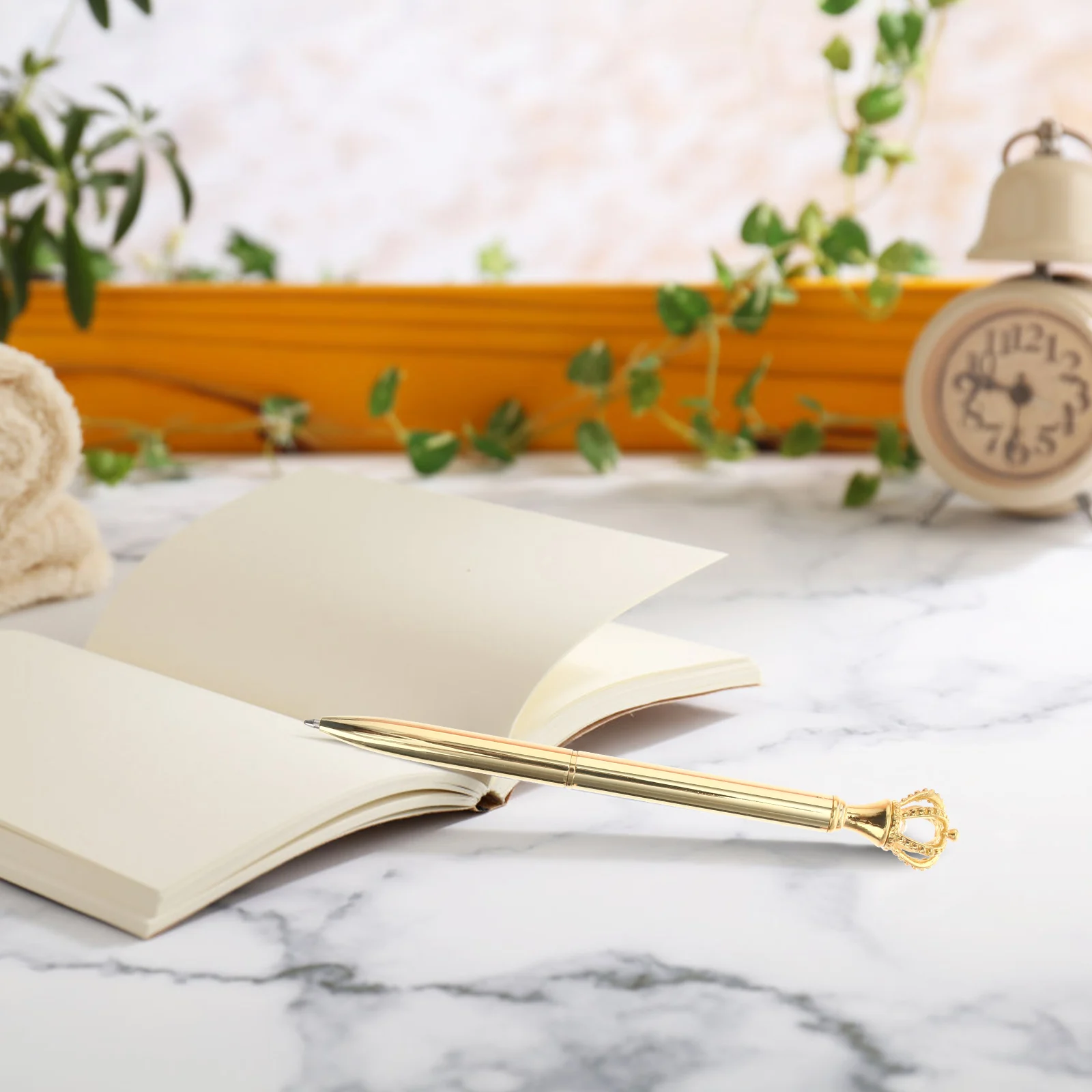 4Pcs Cartoon Crown Ballpoint Pens Creative Design Quick Dry Ink Smooth Writing School Student Signature Stationery
4Pcs Cartoon Crown Ballpoint Pens Creative Design Quick Dry Ink Smooth Writing School Student Signature Stationery