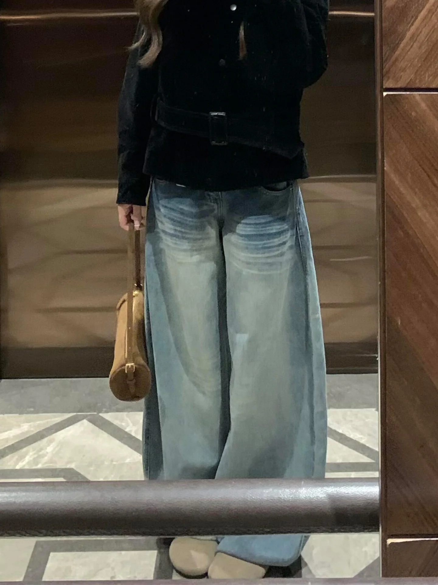 Свободные синие джинсы с широкими штанинами и высокой талией, женские зимние новые утягивающие брюки Bootcut для грушевого тела, винтажные выцветшие
Свободные синие джинсы с широкими штанинами и высокой талией, женские зимние новые утягивающие брюки Bootcut для грушевого тела, винтажные выцветшие