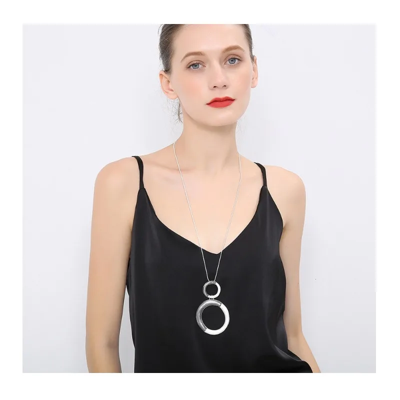 Jewelry Popular Hot-selling Versatile Two-color Ring Alloy Long Necklace Women's Sweater Chain
Jewelry Popular Hot-selling Versatile Two-color Ring Alloy Long Necklace Women's Sweater Chain