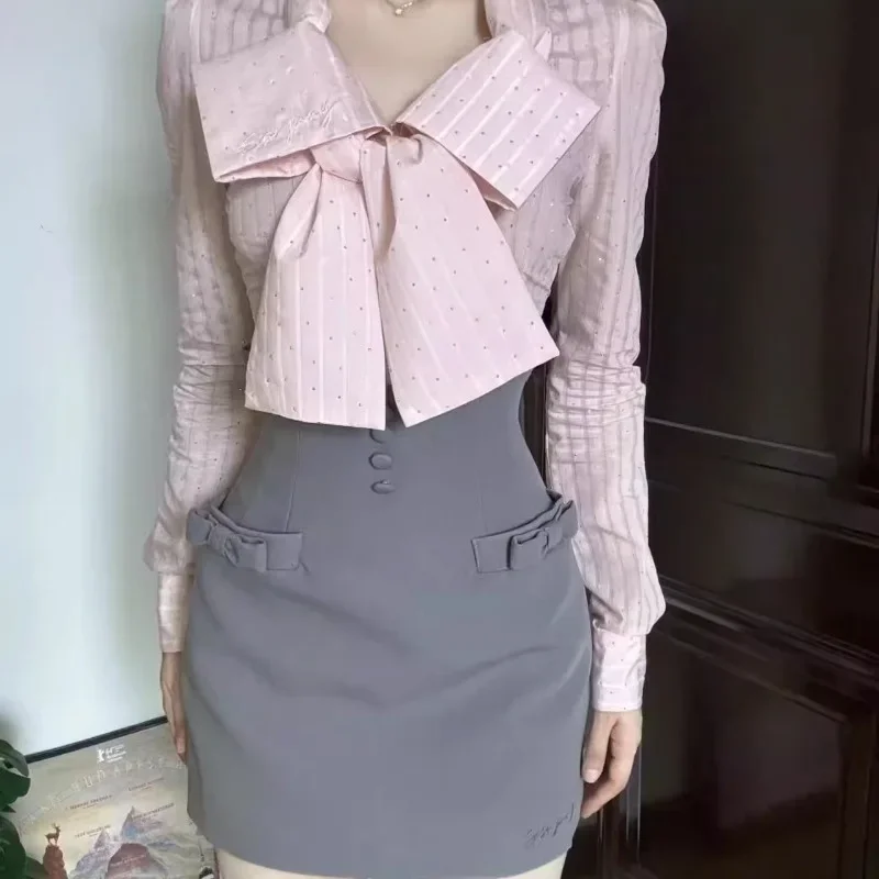 Sweet Hot Girl Preppy Style Suit Women's Autumn Bow Long-sleeve Shirt High Waist Grey Skirt Two-piece Set Fashion Female Clothes
Sweet Hot Girl Preppy Style Suit Women's Autumn Bow Long-sleeve Shirt High Waist Grey Skirt Two-piece Set Fashion Female Clothes