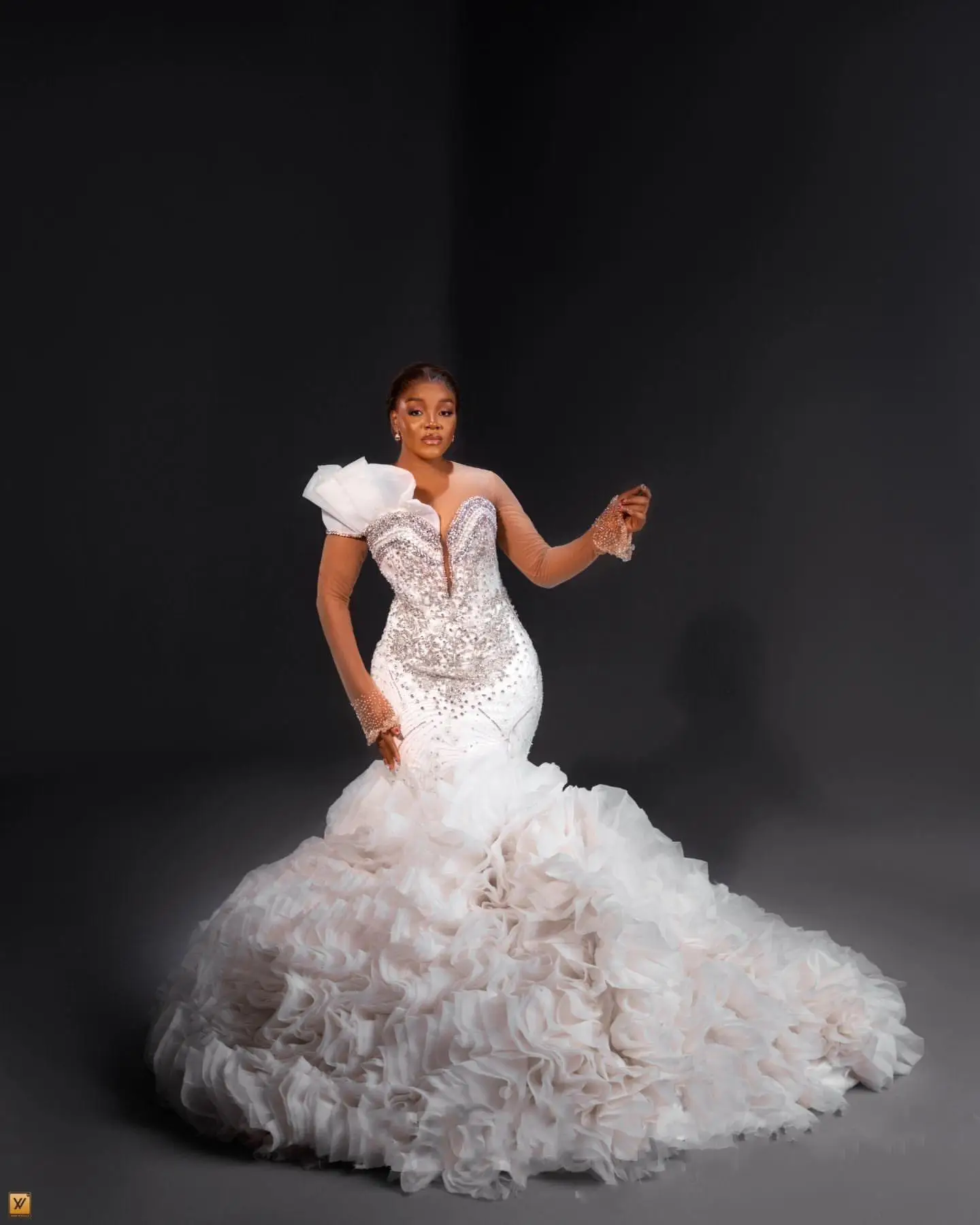 Customized One Shoulder Shinny Beads Crystals Wedding Dress For Bride Robe De Mariée Corset Back Cascading Ruffles Bridal Gown
Customized One Shoulder Shinny Beads Crystals Wedding Dress For Bride Robe De Mariée Corset Back Cascading Ruffles Bridal Gown