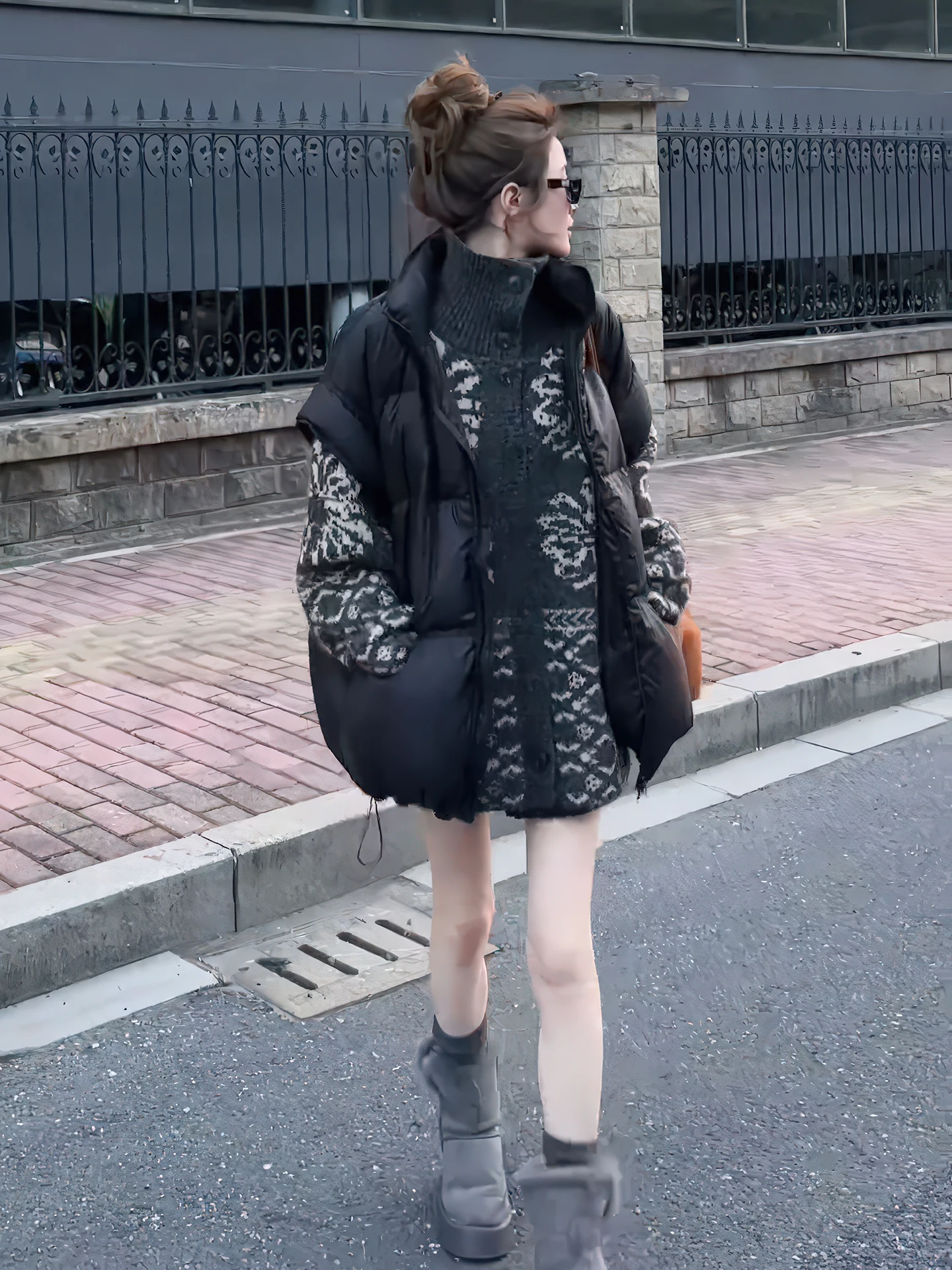 Korean Sle Stand Collar Long Women's down Vest Loose Fit Thi Warm Lazy Outerwear Winter 2025 New Bla Faionable
Korean Sle Stand Collar Long Women's down Vest Loose Fit Thi Warm Lazy Outerwear Winter 2025 New Bla Faionable