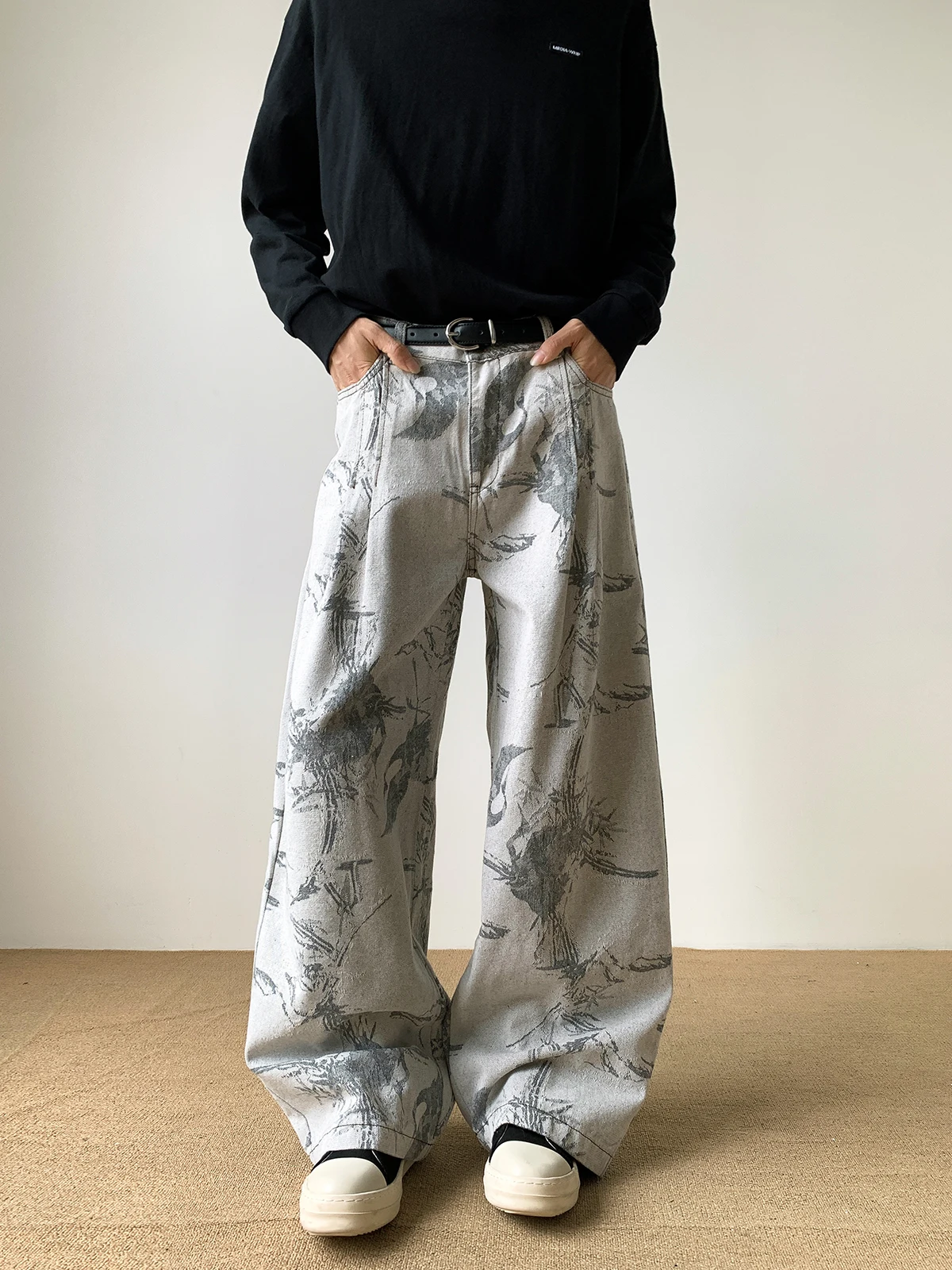 Американские винтажные свободные мужские джинсы с цветочной вышивкой, осенние модные брендовые широкие брюки длиной до пола
Американские винтажные свободные мужские джинсы с цветочной вышивкой, осенние модные брендовые широкие брюки длиной до пола