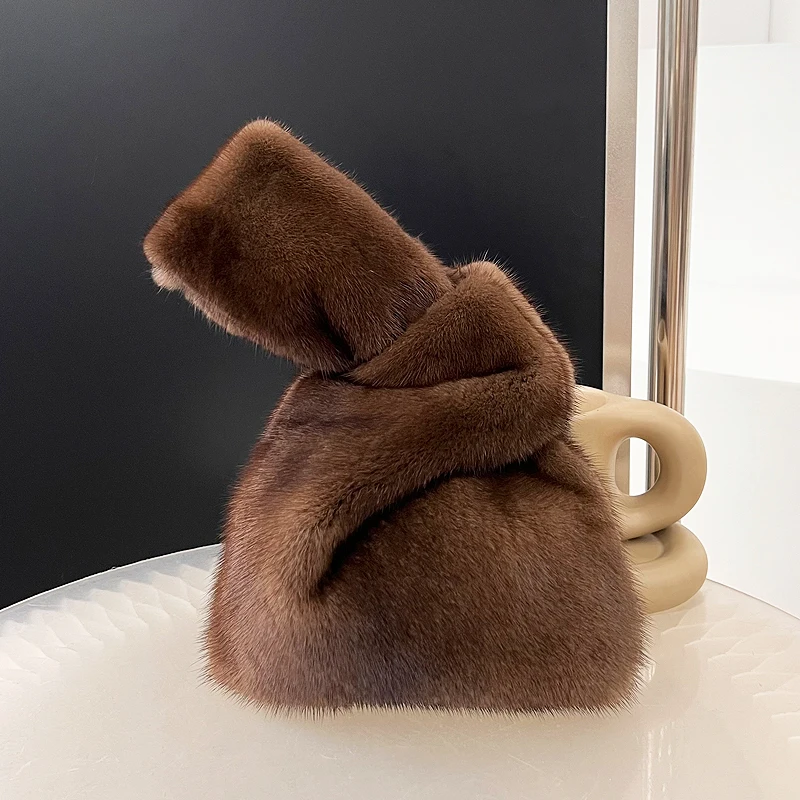Fashionble Luxury Fur Mink Bag For Women New Cute Solid Color plush Convenient Bag Daily Large Capacity Handbag
Fashionble Luxury Fur Mink Bag For Women New Cute Solid Color plush Convenient Bag Daily Large Capacity Handbag