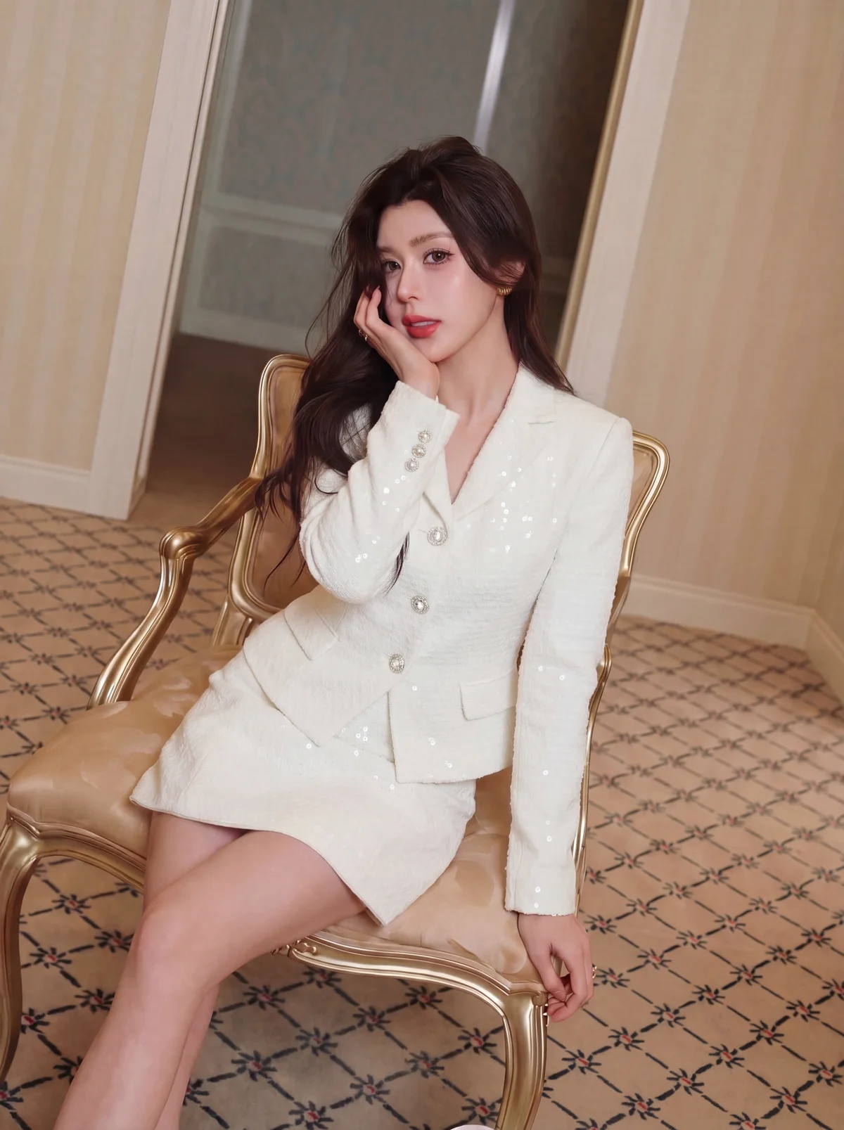 Slim Fit Three Piece Set with Blouse Jacket And Skirt Single Button Organi Silk Polyester Wool Blend Spring Fashion
Slim Fit Three Piece Set with Blouse Jacket And Skirt Single Button Organi Silk Polyester Wool Blend Spring Fashion