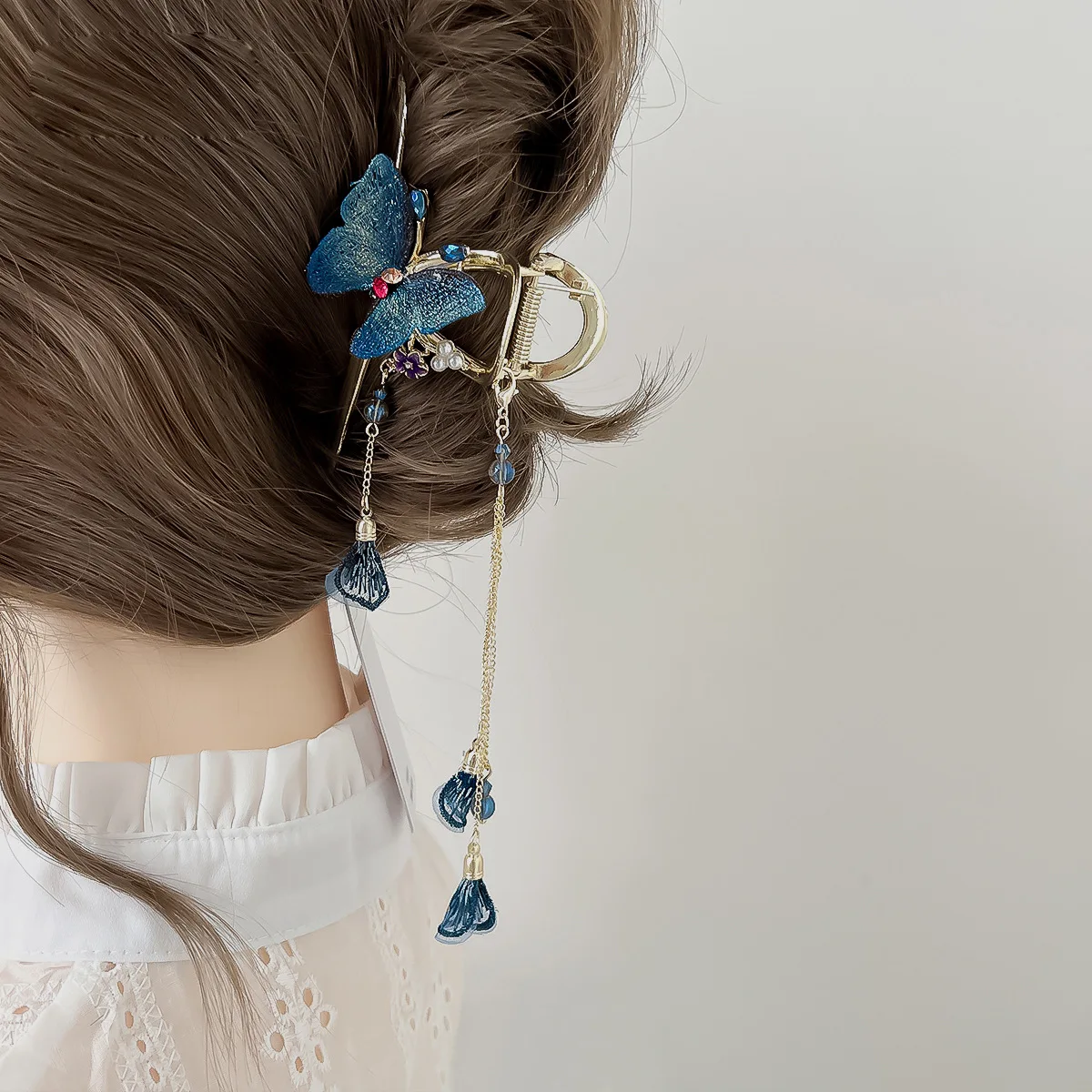 The New Butterfly crystal Diamond Tassel bobby pins for Women Vintage temperament Tassel Pendant Shark Clip headdressAccessories
The New Butterfly crystal Diamond Tassel bobby pins for Women Vintage temperament Tassel Pendant Shark Clip headdressAccessories