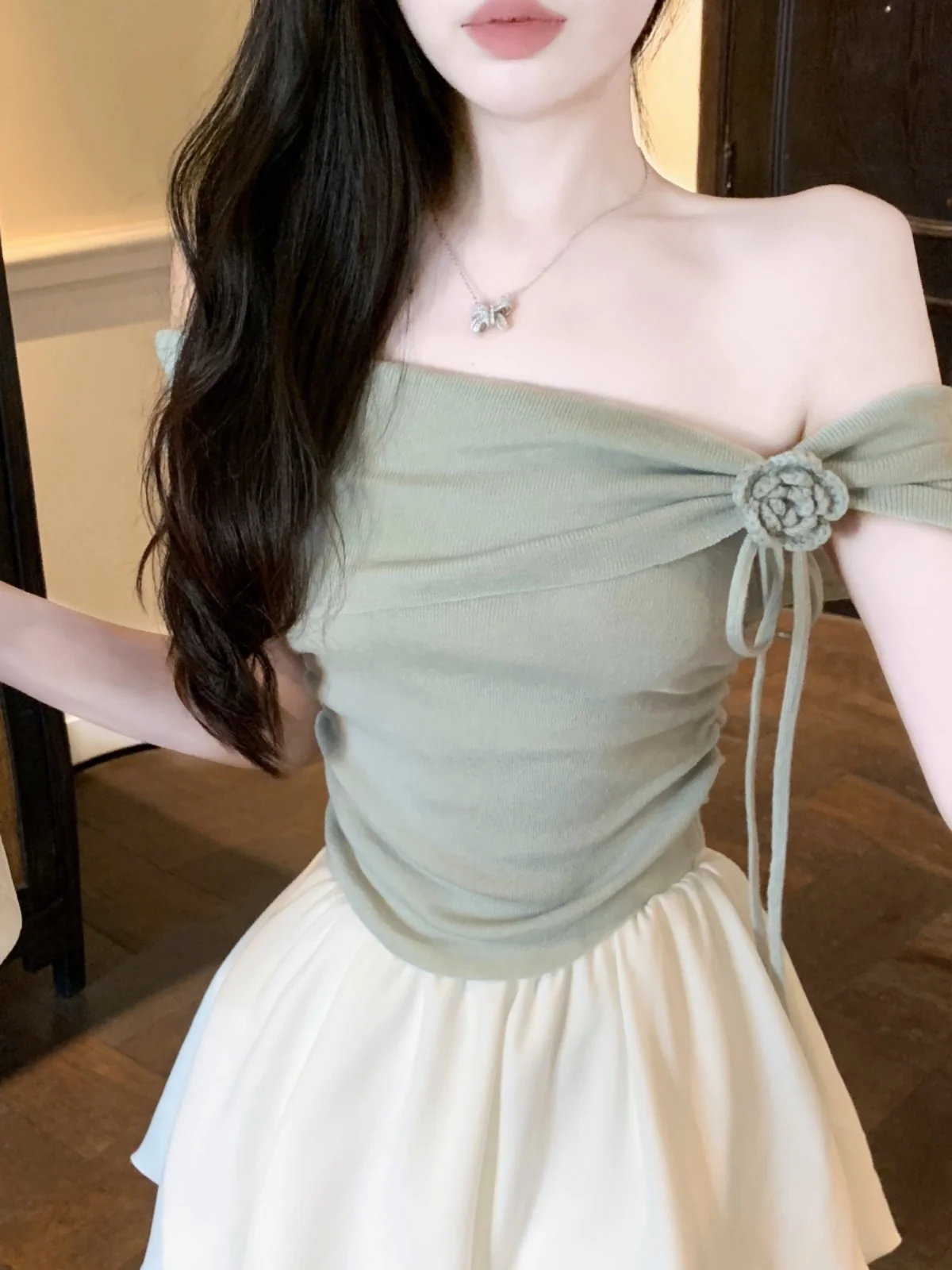 New Summer Women's Clothing Slim-fitting Side-pleated Waist-cinching French Temperament One-shoulder Short Knitted Sweater E6309
New Summer Women's Clothing Slim-fitting Side-pleated Waist-cinching French Temperament One-shoulder Short Knitted Sweater E6309