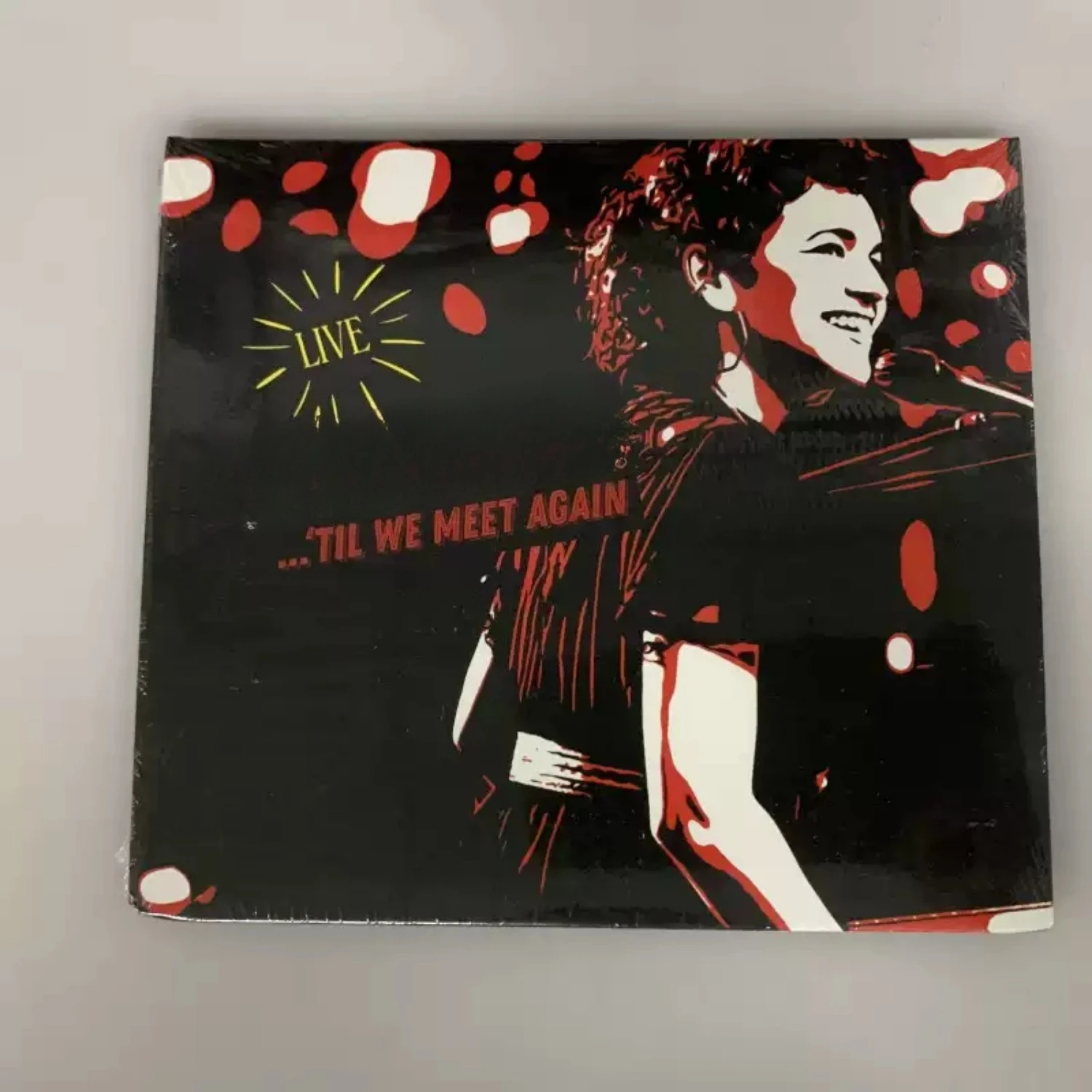 Live Vocal Jazz CD Black Base Red White Block Print Female Singer Stage Portrait Cover Premium Collectible Live Jazz Disc
Live Vocal Jazz CD Black Base Red White Block Print Female Singer Stage Portrait Cover Premium Collectible Live Jazz Disc