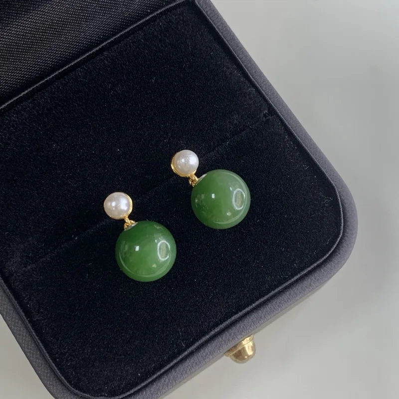 Natural Hetian And Bi Jade Earrings With Small Light Bulb Pearl S925 Sterling Silver Inlay
Natural Hetian And Bi Jade Earrings With Small Light Bulb Pearl S925 Sterling Silver Inlay