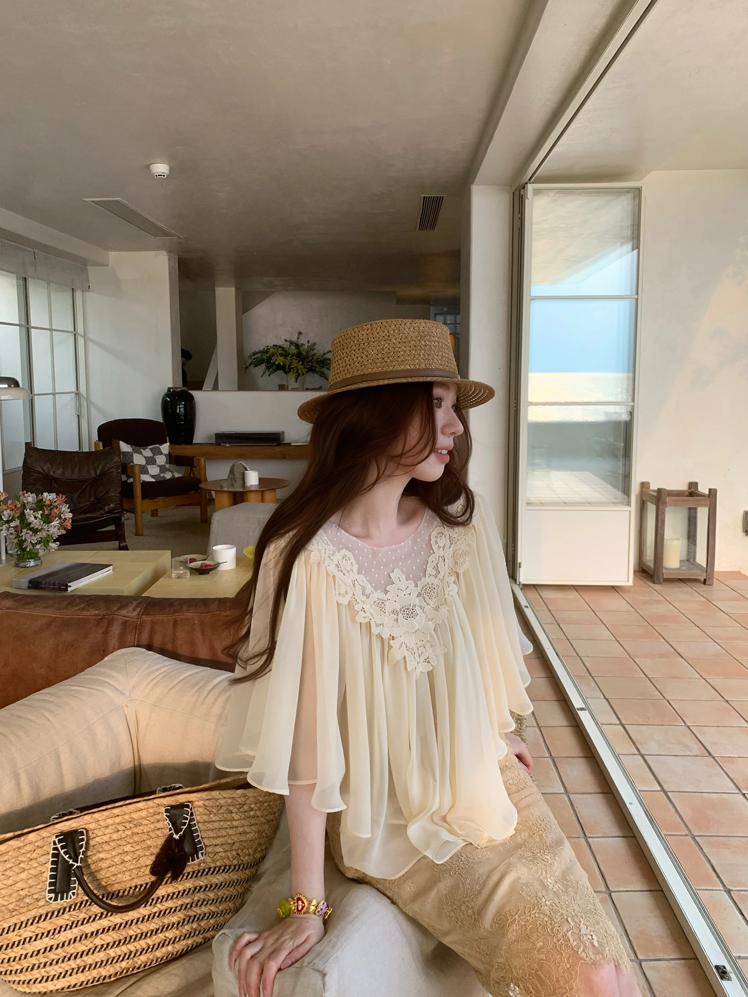 Syaxiaoxi Women's Lace Splice Heavy Work V-neck Summer Sunscreen Coat Soft Top French Style Loose Fit Mid-Length Sleeveless
Syaxiaoxi Women's Lace Splice Heavy Work V-neck Summer Sunscreen Coat Soft Top French Style Loose Fit Mid-Length Sleeveless