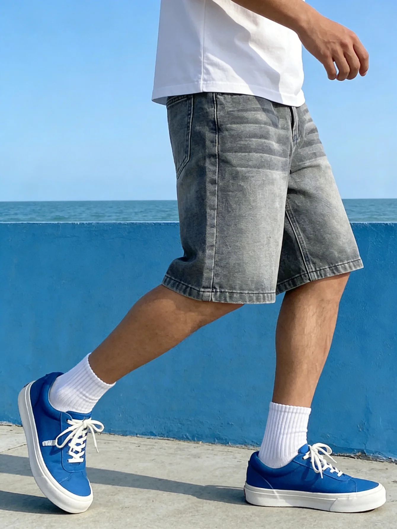 Men's solid black gray light loose denim jorts no elastic fabric casual daily simple breathable denim short jeans
Men's solid black gray light loose denim jorts no elastic fabric casual daily simple breathable denim short jeans