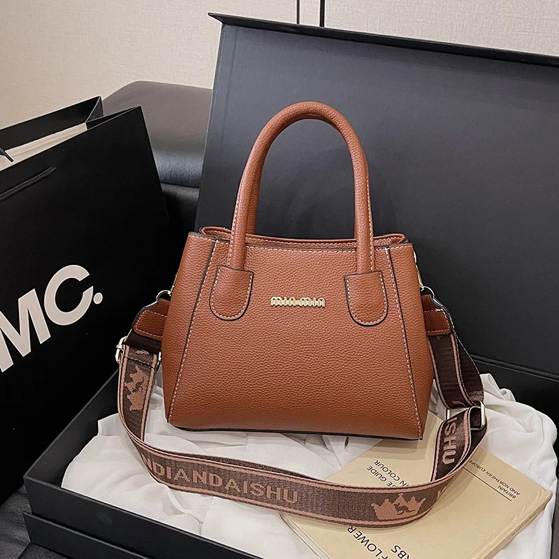 2025 Fashionable Mom Tote Bag for Women Spacious Soft Leather Shoulder Purse Versatile Crossbody Handbag Stylish Practical
2025 Fashionable Mom Tote Bag for Women Spacious Soft Leather Shoulder Purse Versatile Crossbody Handbag Stylish Practical