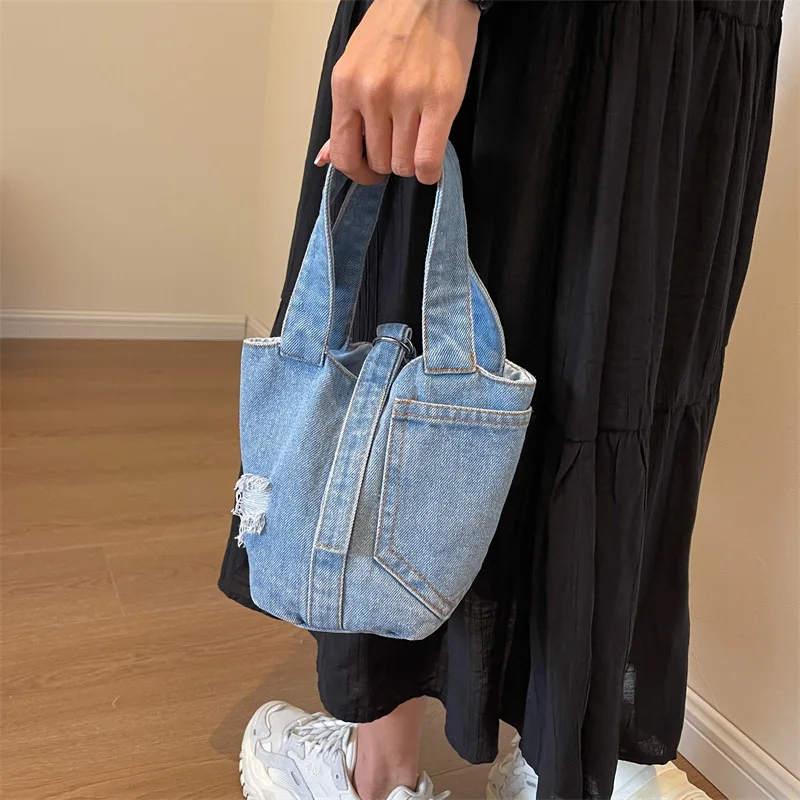 2025 Niche Denim Bucket Bag for Women Fashion Summer Large Tote Shoulder Bag Unique Commuter Handbag with Spacious Capacity
2025 Niche Denim Bucket Bag for Women Fashion Summer Large Tote Shoulder Bag Unique Commuter Handbag with Spacious Capacity