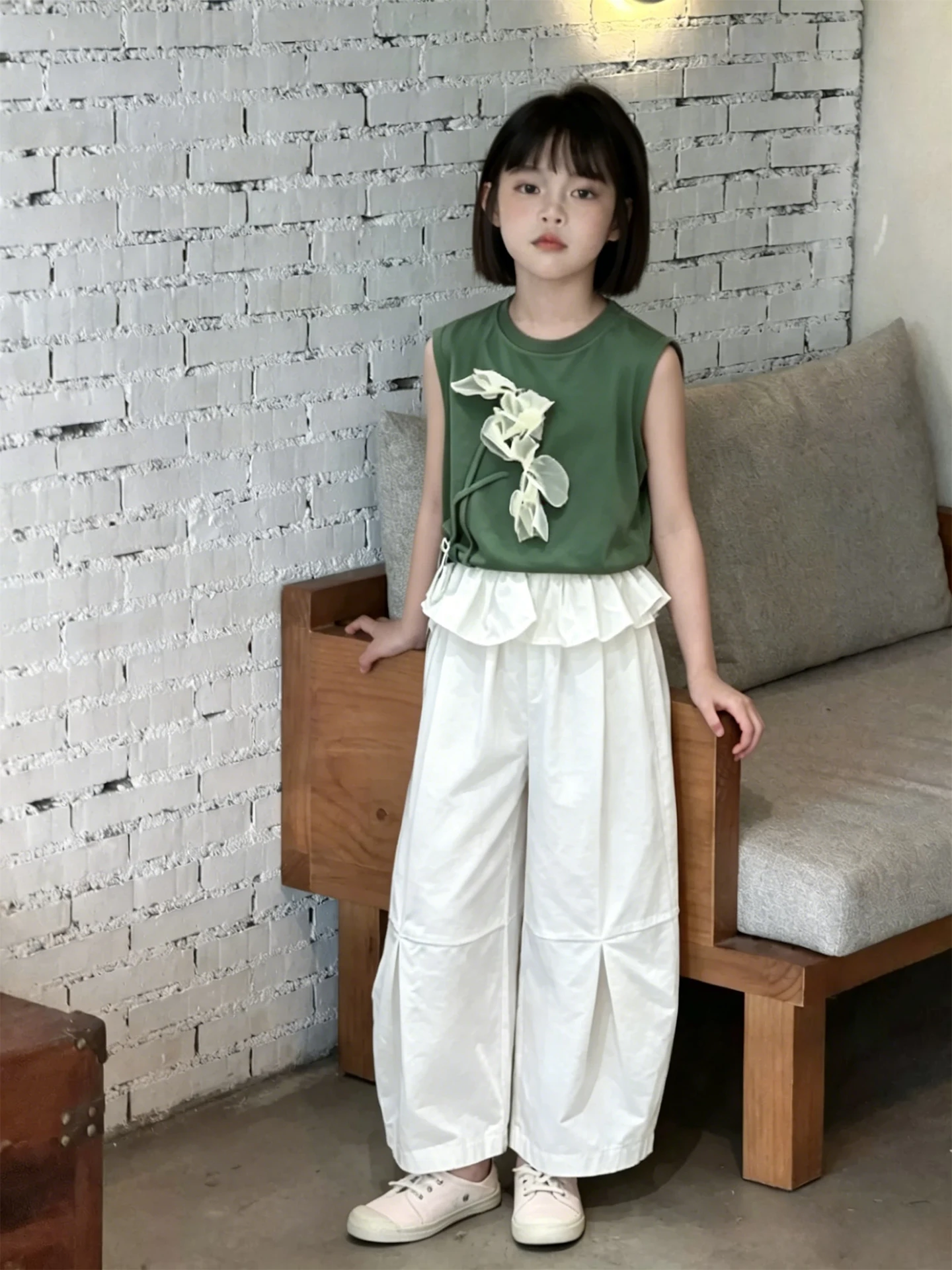 Girls Sleeveless Summer Vest Children's Clothing Green Shoulder Bared Fashionable Top Kids' Casual Style round Neck Tee
Girls Sleeveless Summer Vest Children's Clothing Green Shoulder Bared Fashionable Top Kids' Casual Style round Neck Tee