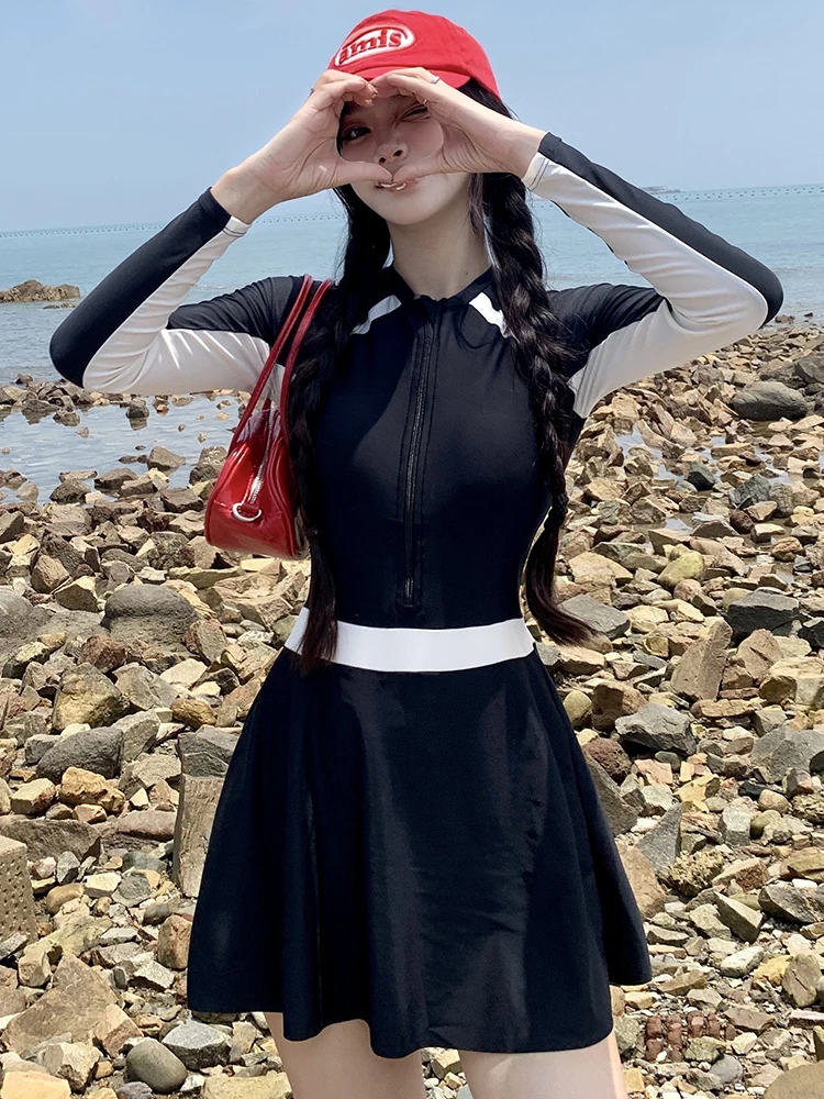 New Women's One-Piece Swimsuit Long Sleeve Skirt Style Swimming Suit Conservative Student Girl Vacation Diving Nylon Material
New Women's One-Piece Swimsuit Long Sleeve Skirt Style Swimming Suit Conservative Student Girl Vacation Diving Nylon Material