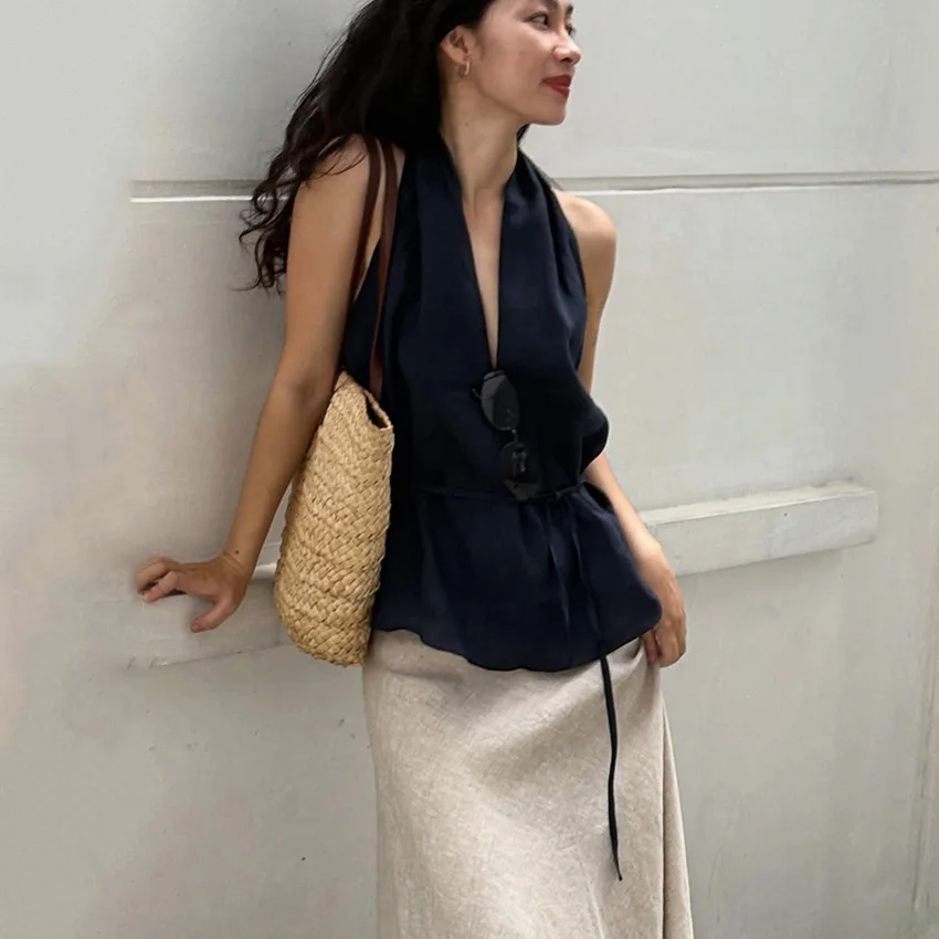 Модный женский топ-халтер Linad Street Chic темно-синего цвета с глубоким V-образным вырезом и шнуровкой, весенний повседневный топ без рукавов 2026
Модный женский топ-халтер Linad Street Chic темно-синего цвета с глубоким V-образным вырезом и шнуровкой, весенний повседневный топ без рукавов 2026