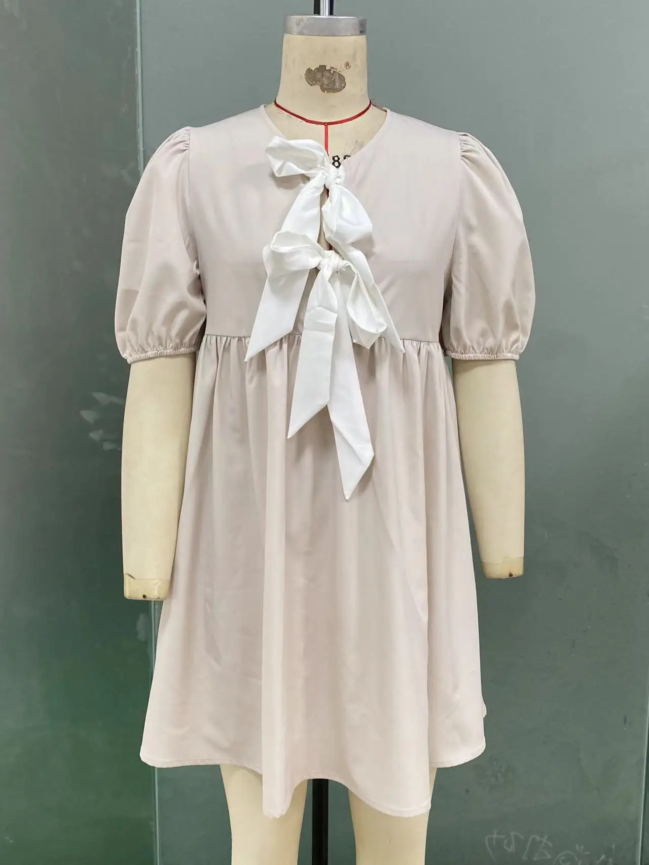 Fashion Sweet Bow Puff Sleeve A-Line Dress for Women Temperament Commuting British Style Apricot Female Loose Waist Dresses
Fashion Sweet Bow Puff Sleeve A-Line Dress for Women Temperament Commuting British Style Apricot Female Loose Waist Dresses