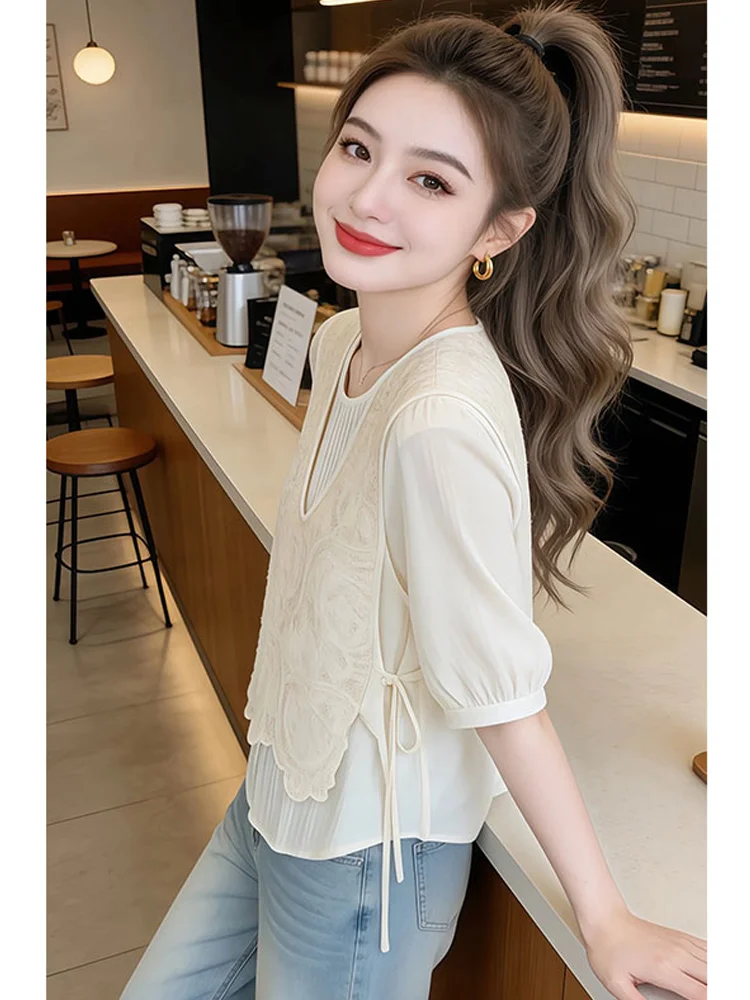 plus Size Women's Lace Short Sleeve Top Casual Loose Fit Summer Fashion Sensation Slimming Effectiveness Fake Two-Piece Design
plus Size Women's Lace Short Sleeve Top Casual Loose Fit Summer Fashion Sensation Slimming Effectiveness Fake Two-Piece Design