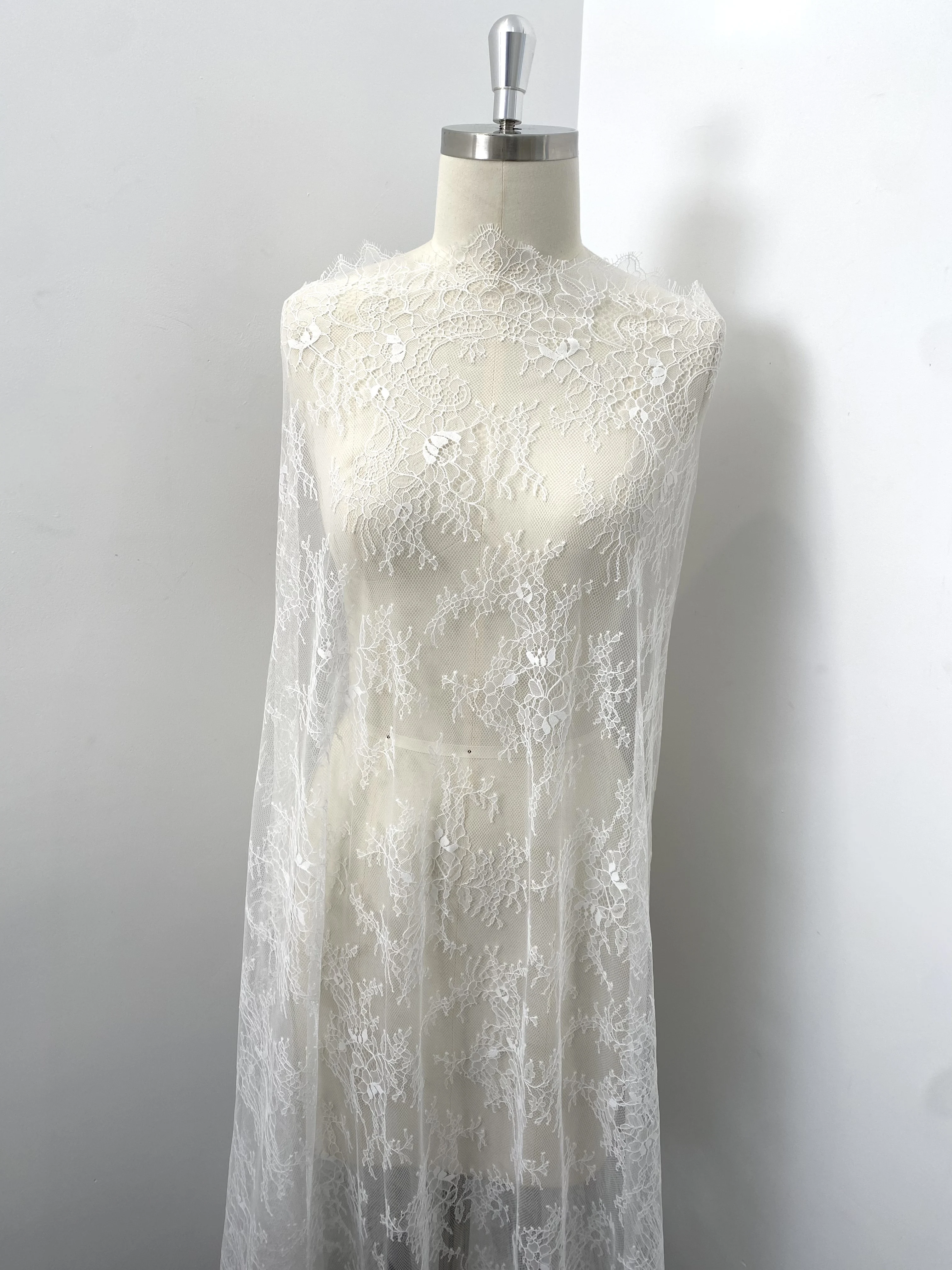 3 Meter OFF White Eyelash Lace Fabric, French Chantilly lace, bridal lace, Evening Dress Lace, Lingerie Lace Fabric
3 Meter OFF White Eyelash Lace Fabric, French Chantilly lace, bridal lace, Evening Dress Lace, Lingerie Lace Fabric