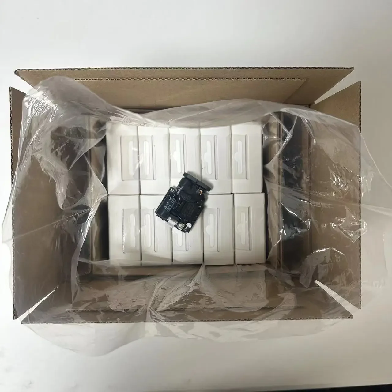 10 шт./оригинальный адаптер питания 20 Вт для iPhone 15 14 13 12 Pro Max 20 Вт Тип C PD
10 шт./оригинальный адаптер питания 20 Вт для iPhone 15 14 13 12 Pro Max 20 Вт Тип C PD