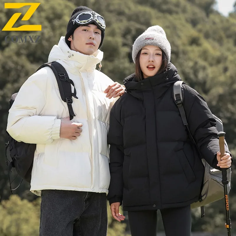 COMXZ 2025 Unisex Short Down Jacket Ultra Light Duck Down Hooded Down Coat High Quality Stand Collar Travel Light Windbreaker
COMXZ 2025 Unisex Short Down Jacket Ultra Light Duck Down Hooded Down Coat High Quality Stand Collar Travel Light Windbreaker