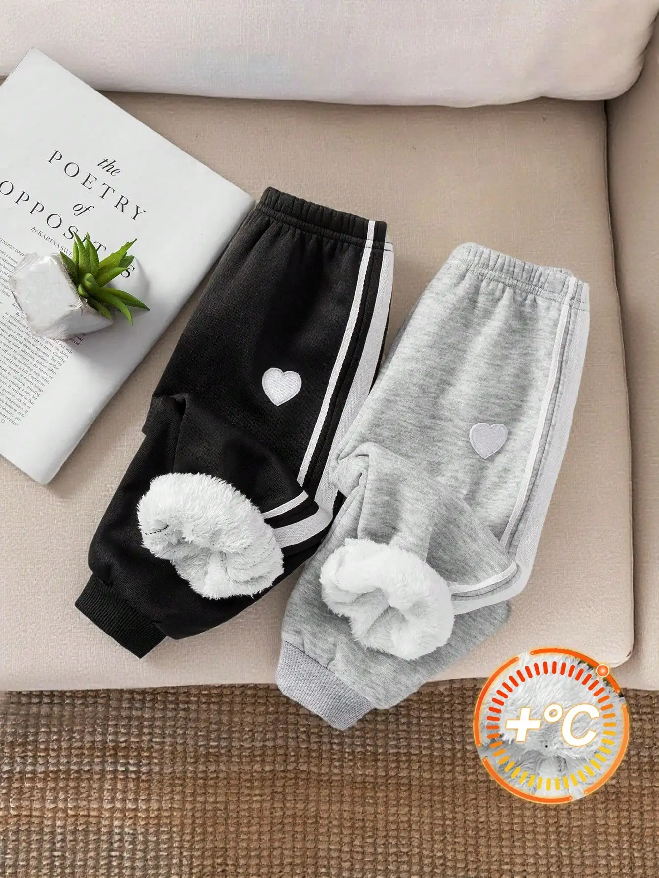 Комплект из 2-х детских термоштанов с утеплением, нашивкой в виде сердца и полосками
Комплект из 2-х детских термоштанов с утеплением, нашивкой в виде сердца и полосками