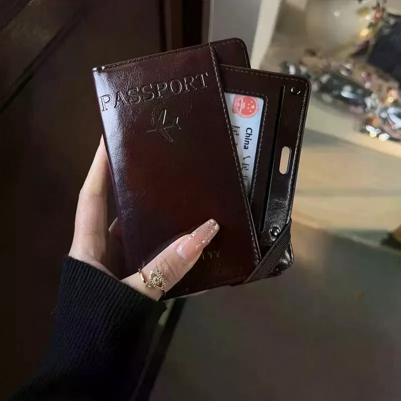 Новый кожаный чехол для карт и паспорта в стиле ретро, кошелек, дорожные аксессуары для женщин и мужчин
Новый кожаный чехол для карт и паспорта в стиле ретро, кошелек, дорожные аксессуары для женщин и мужчин