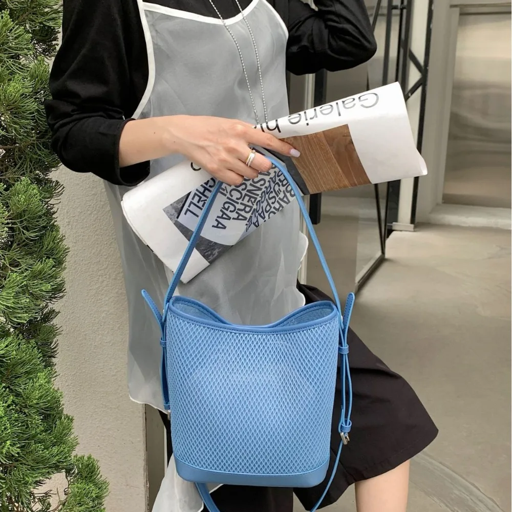 Woven Bucket Bag 2026 Summer New Armpit Bag Casual Vacation Style Messenger Advanced Fashionable and Unique Texture Simple
Woven Bucket Bag 2026 Summer New Armpit Bag Casual Vacation Style Messenger Advanced Fashionable and Unique Texture Simple