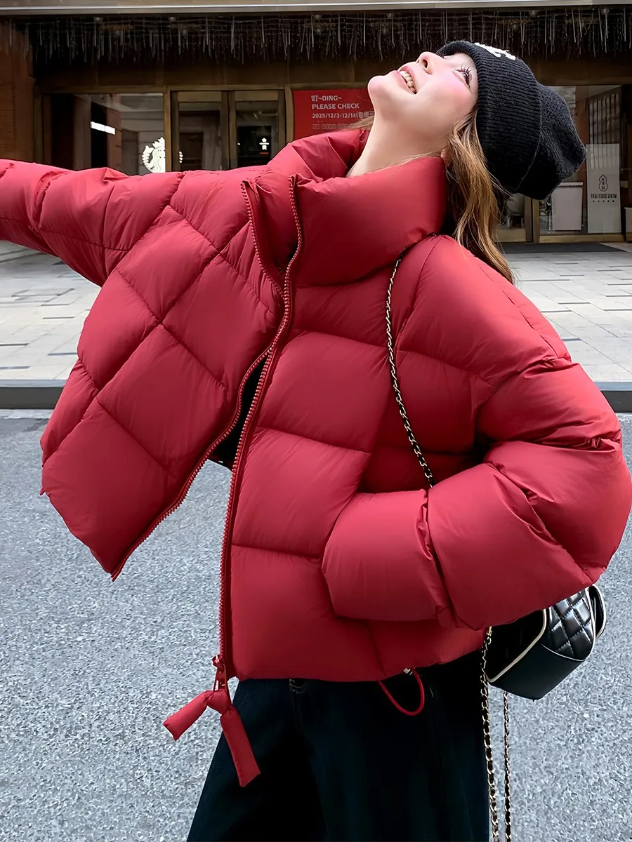 Красная женская утепленная куртка-пуховик с 90% белым утиным пухом, воротником-стойкой, зимнее повседневное пальто на молнии
Красная женская утепленная куртка-пуховик с 90% белым утиным пухом, воротником-стойкой, зимнее повседневное пальто на молнии