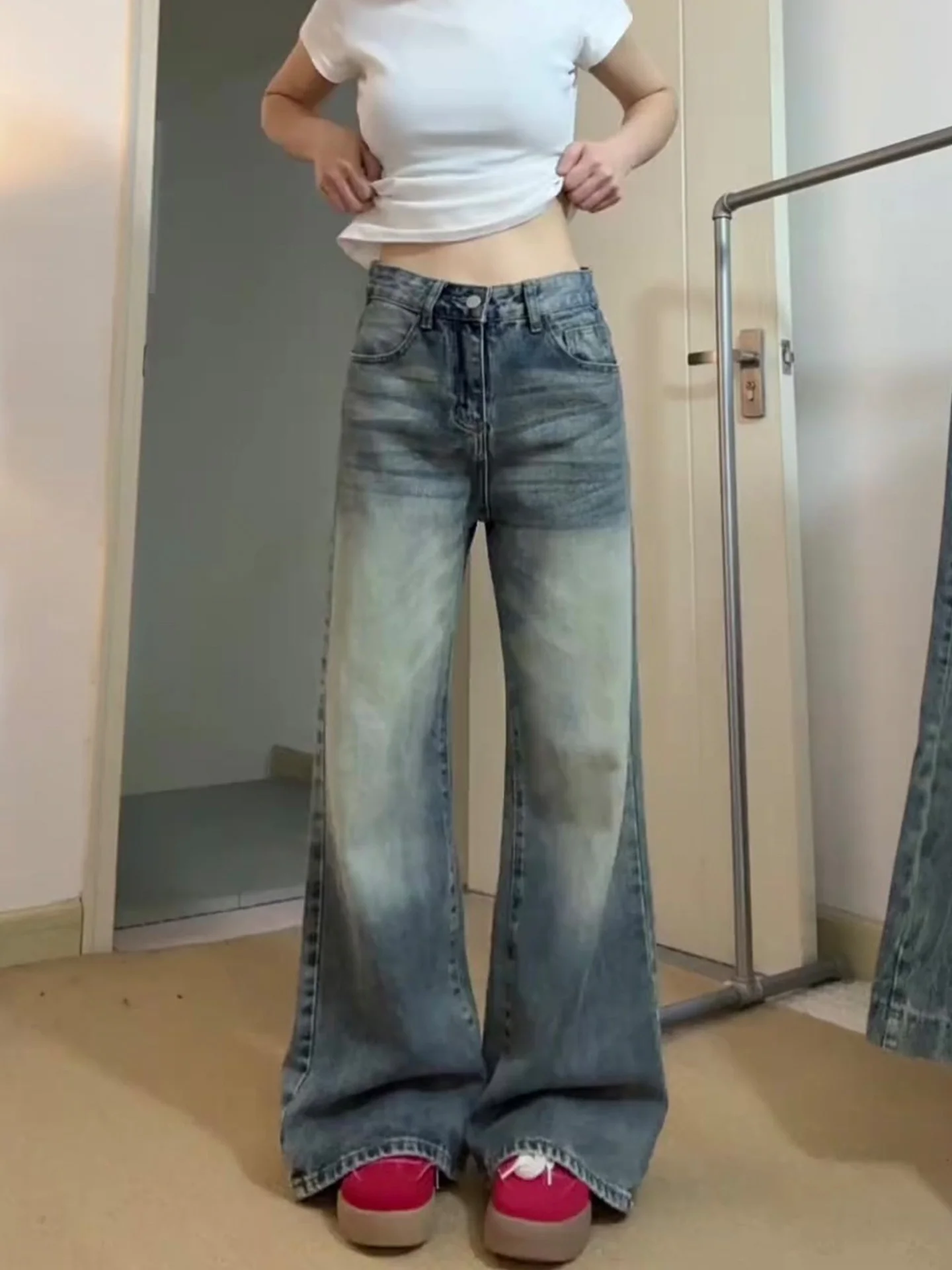 Summer 2026 High Waist Straight Leg Blue Washed Vintage Denim Jeans Women's Slim Fit Casual Trousers High Street Style
Summer 2026 High Waist Straight Leg Blue Washed Vintage Denim Jeans Women's Slim Fit Casual Trousers High Street Style