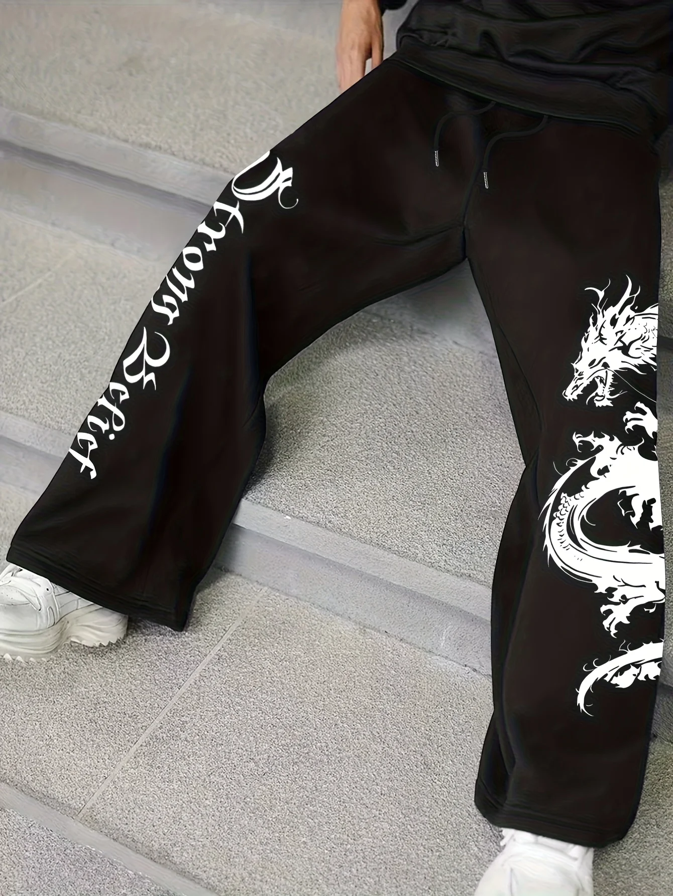 Мужские широкие брюки с принтом дракона, большие прямые брюки для уличного бега, темные эстетические удобные брюки для повседневной носки
Мужские широкие брюки с принтом дракона, большие прямые брюки для уличного бега, темные эстетические удобные брюки для повседневной носки
