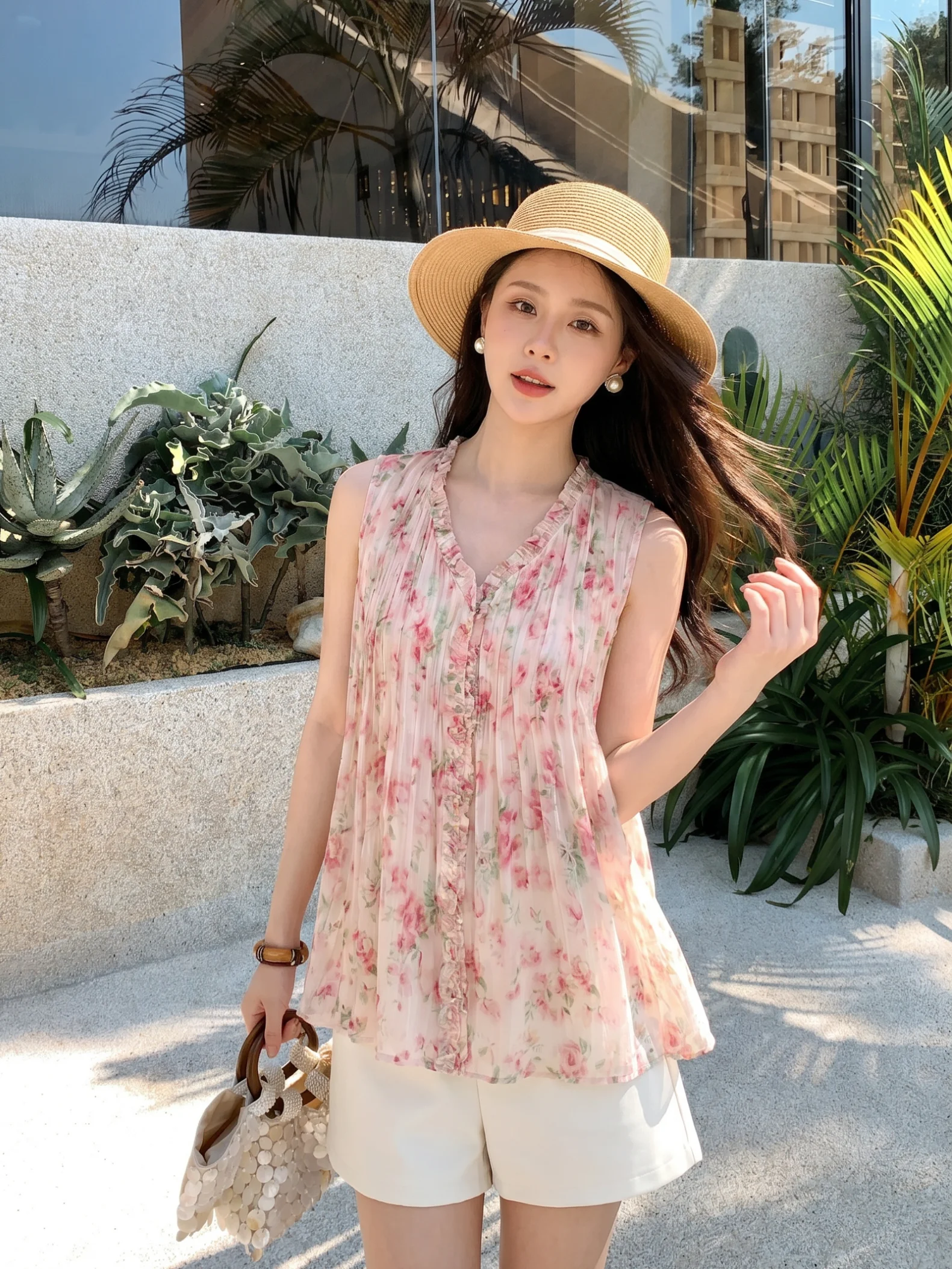 Elegant Floral Print V-Neck Top Versatile Slimming Fashionable Spring Summer Women's Polyester Chiffon Sleeveless Shirt
Elegant Floral Print V-Neck Top Versatile Slimming Fashionable Spring Summer Women's Polyester Chiffon Sleeveless Shirt