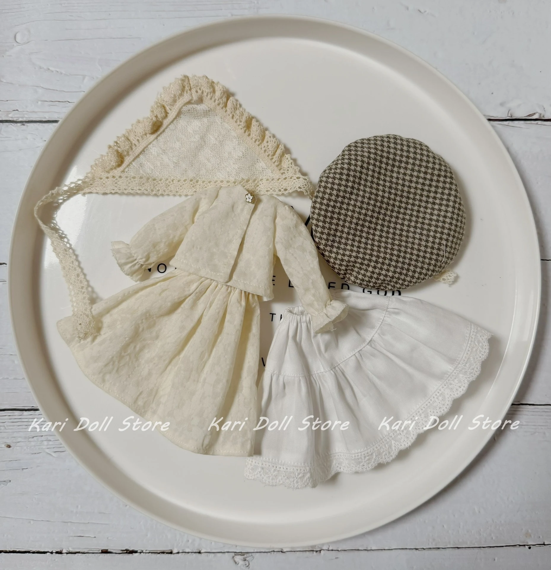 2026 Kari Doll Clothes and skirts Off-white long-sleeved shirt skirt lace bandana set for Landazz Landoudou Doll
2026 Kari Doll Clothes and skirts Off-white long-sleeved shirt skirt lace bandana set for Landazz Landoudou Doll