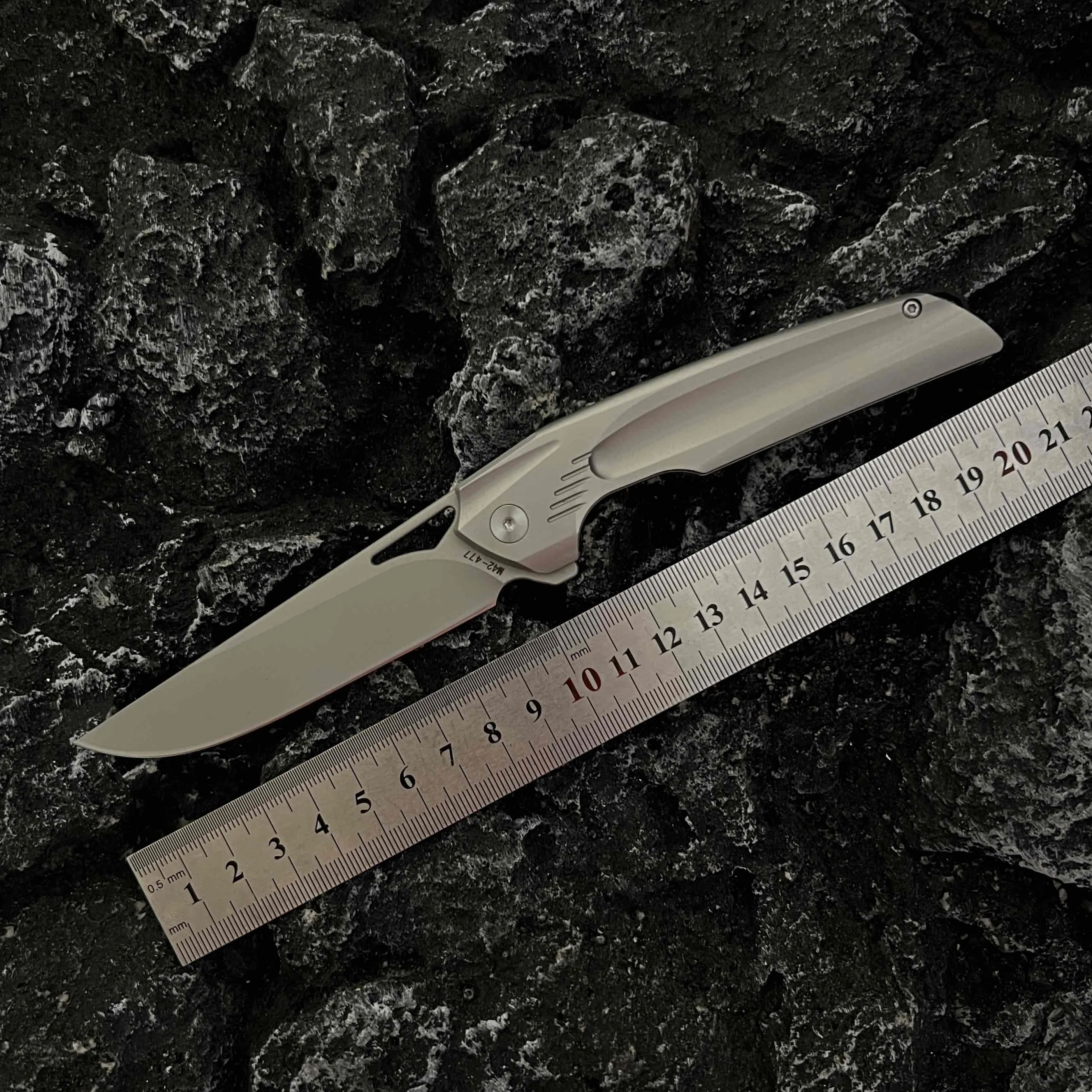 High hardness imported M42 high-speed steel folding household stainless steel EDC small folding knife portable outdoor tool
High hardness imported M42 high-speed steel folding household stainless steel EDC small folding knife portable outdoor tool