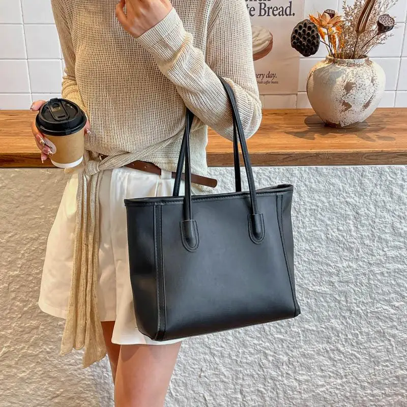 Large Capacity Women's Commuting Tote Bag PU Leather Shoulder Bag for Everyday Activities
Large Capacity Women's Commuting Tote Bag PU Leather Shoulder Bag for Everyday Activities