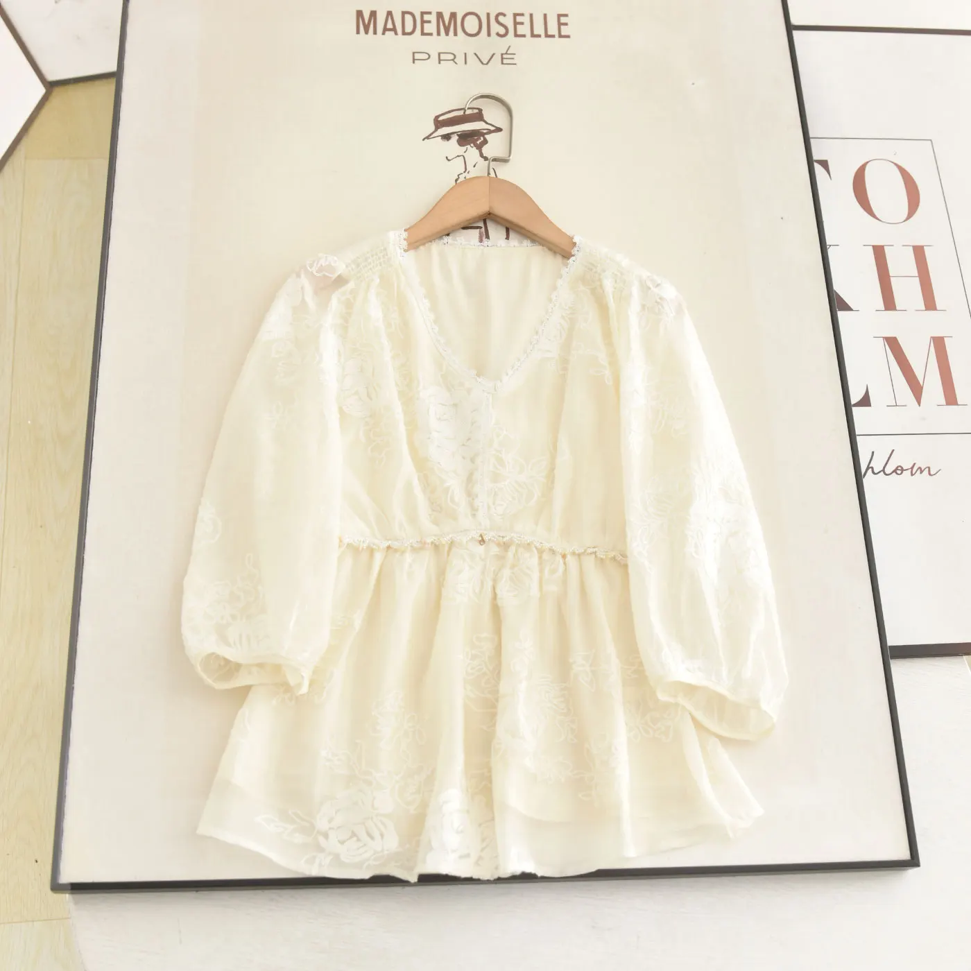 French Style Chiffon Shirt Women's Waist-Cinching Lantern Sleeve V-neck Half-length Sleeve Breathable Summer New Arrival
French Style Chiffon Shirt Women's Waist-Cinching Lantern Sleeve V-neck Half-length Sleeve Breathable Summer New Arrival