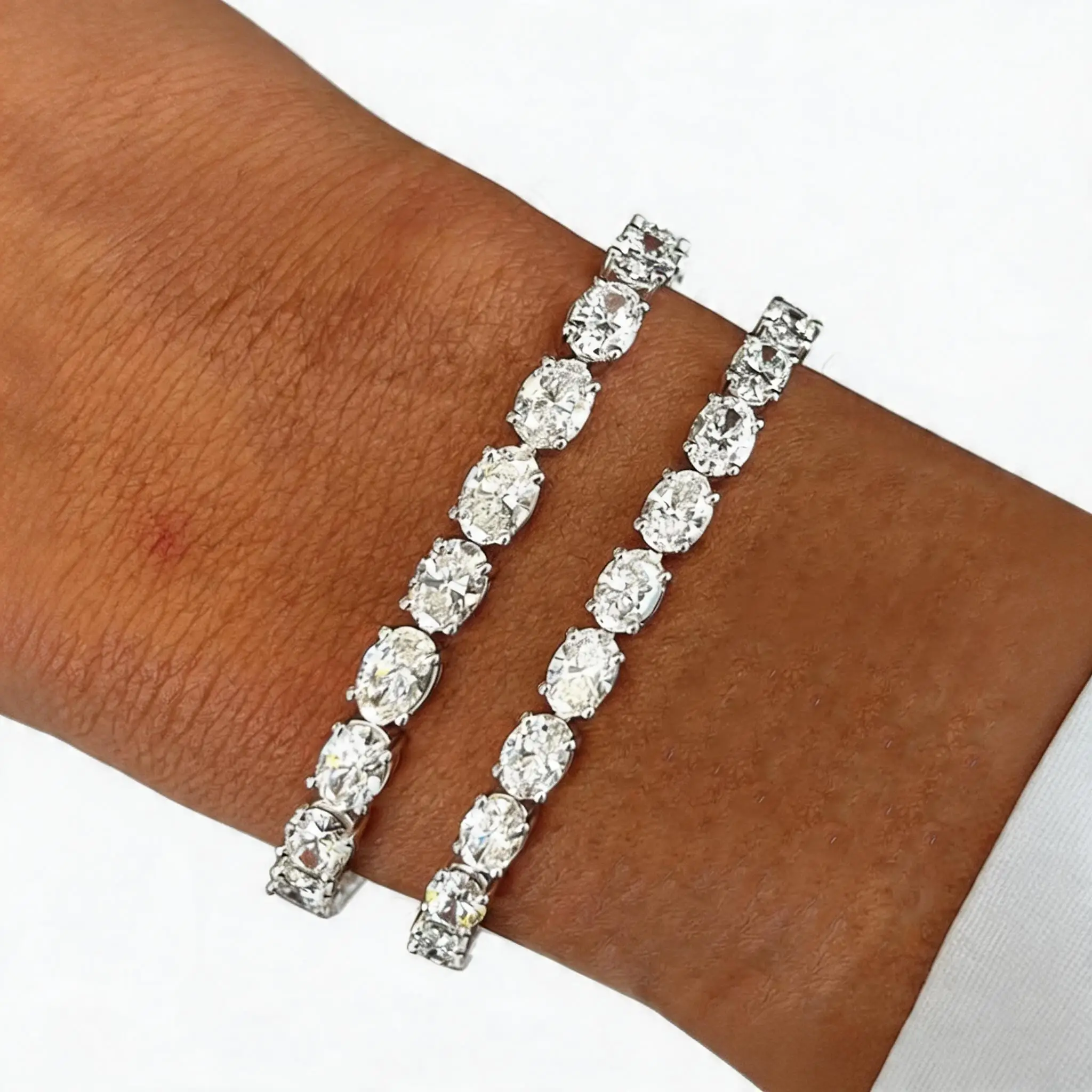 BXINY 0.3-1.5CT Oval Cut Moissanite Tennis Bracelet S925 Silver East-West Hand Chain for Women Men HipHop Gift
BXINY 0.3-1.5CT Oval Cut Moissanite Tennis Bracelet S925 Silver East-West Hand Chain for Women Men HipHop Gift