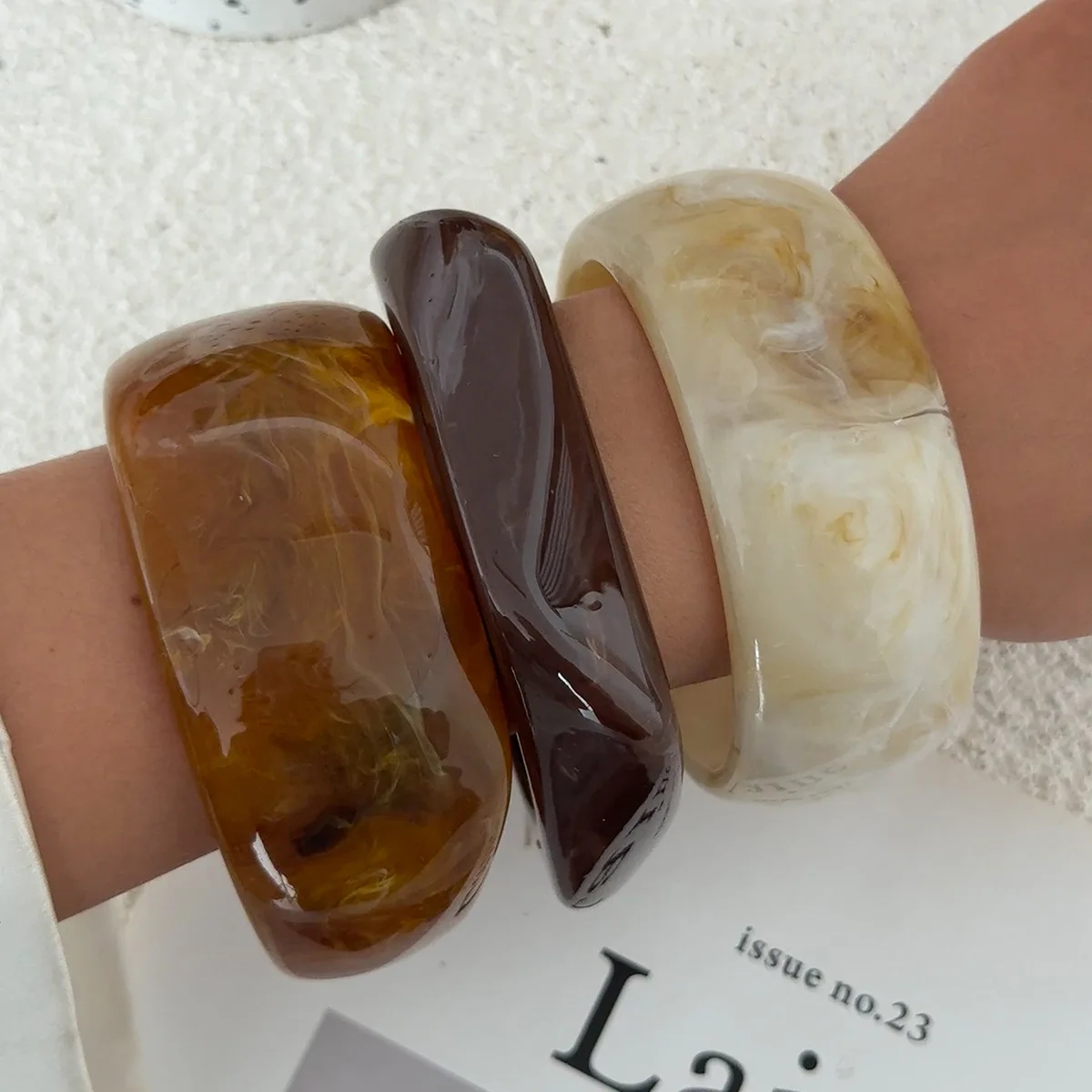 New Fashion Agate-Colored Accessories Retro Semi-Translucent Gradient Bracelet Irregular Wide-Face Resin Bangle
New Fashion Agate-Colored Accessories Retro Semi-Translucent Gradient Bracelet Irregular Wide-Face Resin Bangle