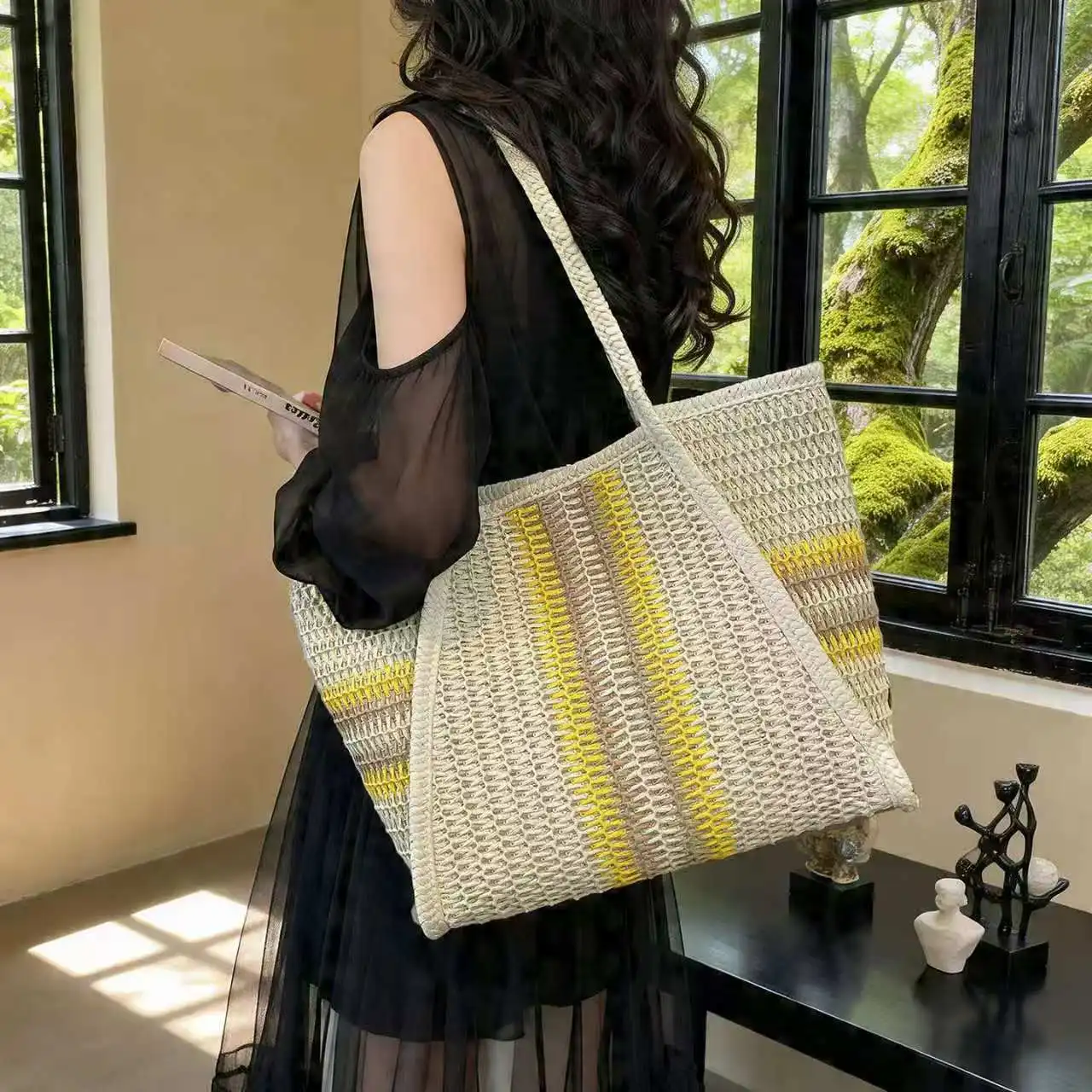 2026 Fashionable colorful striped handcrafted women's bag with excellent appearance versatile design single shoulder carrying
2026 Fashionable colorful striped handcrafted women's bag with excellent appearance versatile design single shoulder carrying