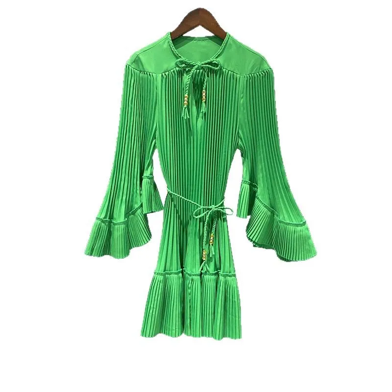 Green Flared Sleeve Dress Trendy Luxury Fashion V-neck Heavy Industry Pleated Care-free Spring and Summer 2025 Party Dresses
Green Flared Sleeve Dress Trendy Luxury Fashion V-neck Heavy Industry Pleated Care-free Spring and Summer 2025 Party Dresses