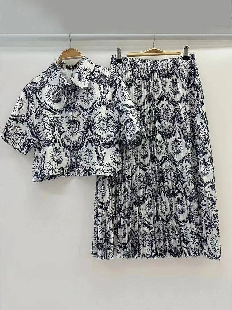 Retro printed lapel straight-leg short shirt two-piece set for summer 2025 women's wear + loose pleated skirt fashion set
Retro printed lapel straight-leg short shirt two-piece set for summer 2025 women's wear + loose pleated skirt fashion set