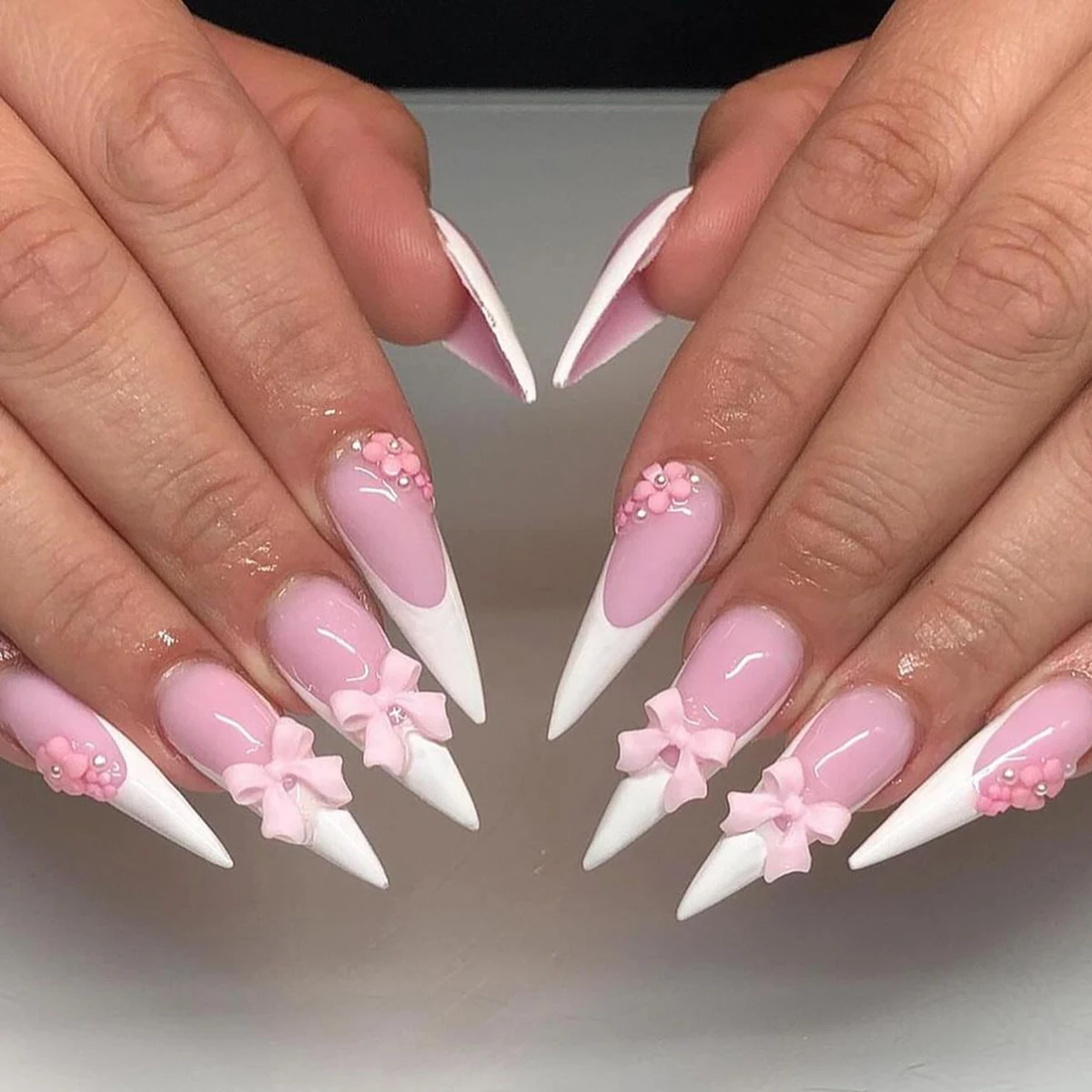 24 pieces of long pointed armor white French side 3d pink butterfly diamond pink flower drill wear armor suit
24 pieces of long pointed armor white French side 3d pink butterfly diamond pink flower drill wear armor suit