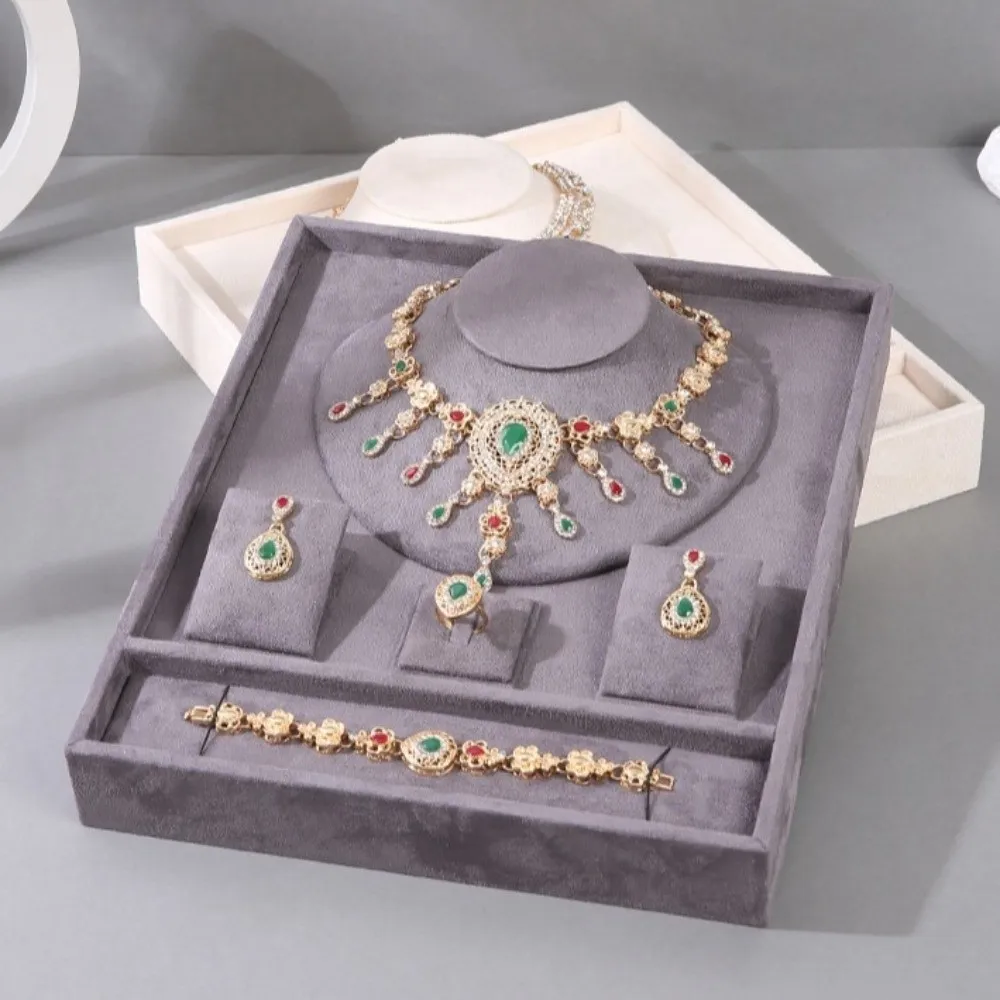 High-end Jewelry Tray with Partitioned Texture Velvet Jewelry Packaging Gift Box Storage Exquisite Jewelry Set Display Stand
High-end Jewelry Tray with Partitioned Texture Velvet Jewelry Packaging Gift Box Storage Exquisite Jewelry Set Display Stand
