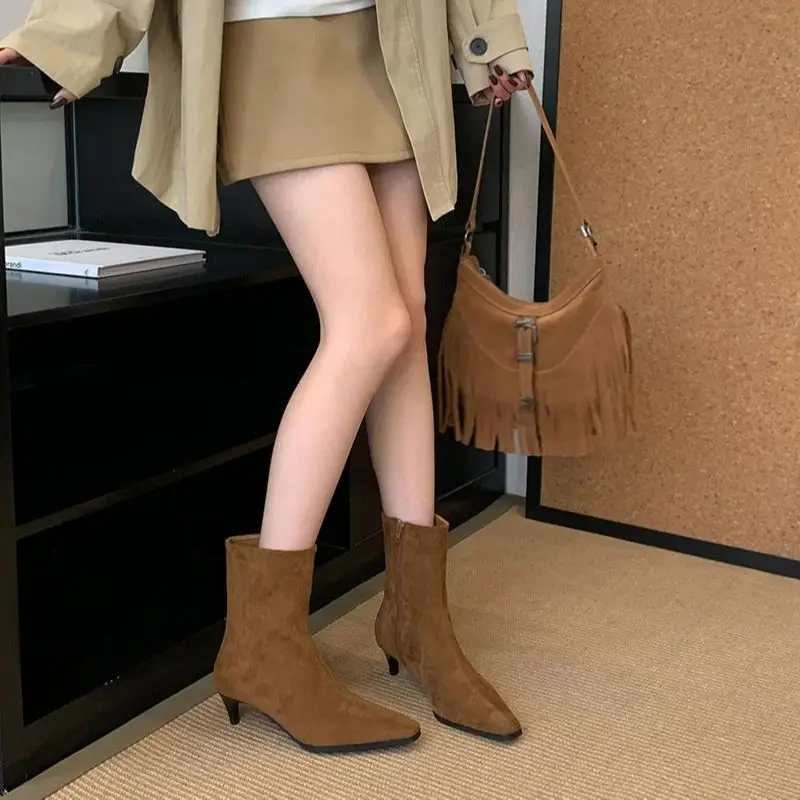 Black Ankle Boots Low Heels Ladies Shoes Autumn Pointed Toe Short Boots Woman High Heels Office Shoes
Black Ankle Boots Low Heels Ladies Shoes Autumn Pointed Toe Short Boots Woman High Heels Office Shoes