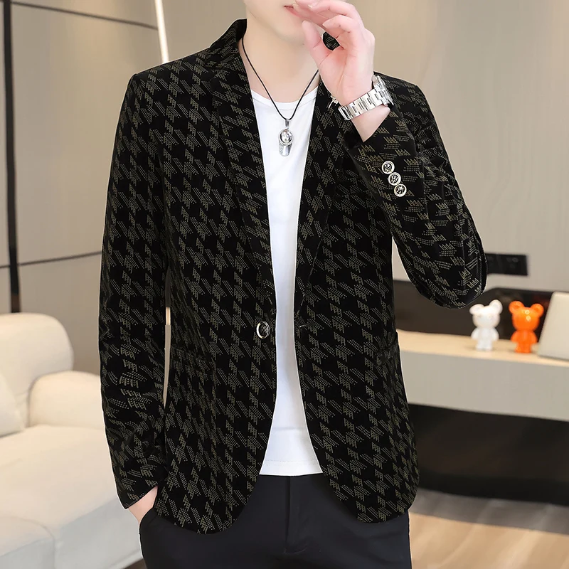Trendy Velvet Men's Suit Jaet Autumn Casual Plaid Print Slim Fit Long Sve Button up irt Ele Faionable Outerwear
Trendy Velvet Men's Suit Jaet Autumn Casual Plaid Print Slim Fit Long Sve Button up irt Ele Faionable Outerwear
