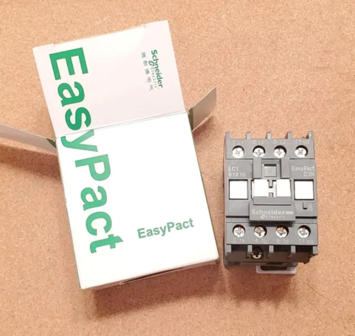 LC1N1810B5N Easy TeSys Control 3P contactor (1NO) - AC-3-=440V 18A-24V coil 50Hz
LC1N1810B5N Easy TeSys Control 3P contactor (1NO) - AC-3-=440V 18A-24V coil 50Hz