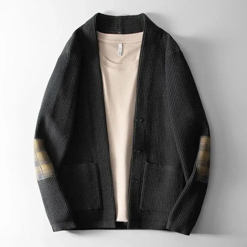 Вязаный кардиган с v-образным вырезом, мужской осенне-зимний свободный и универсальный пиджак большого размера с длинными рукавами
Вязаный кардиган с v-образным вырезом, мужской осенне-зимний свободный и универсальный пиджак большого размера с длинными рукавами