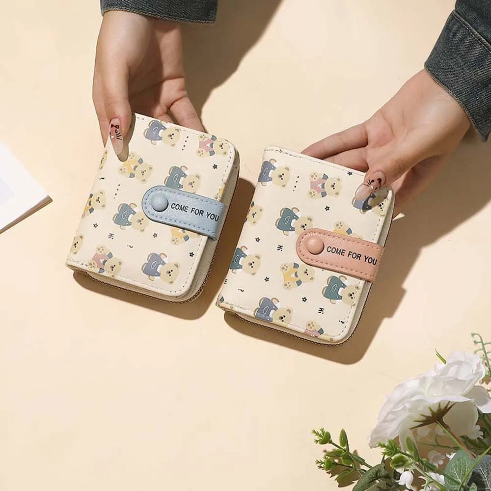 Zipper Portable Cartoon Bear Wallet Patterned PVC Women Card Bag Candy Color Anti-Splash Water Lady Short PU Purses Women
Zipper Portable Cartoon Bear Wallet Patterned PVC Women Card Bag Candy Color Anti-Splash Water Lady Short PU Purses Women